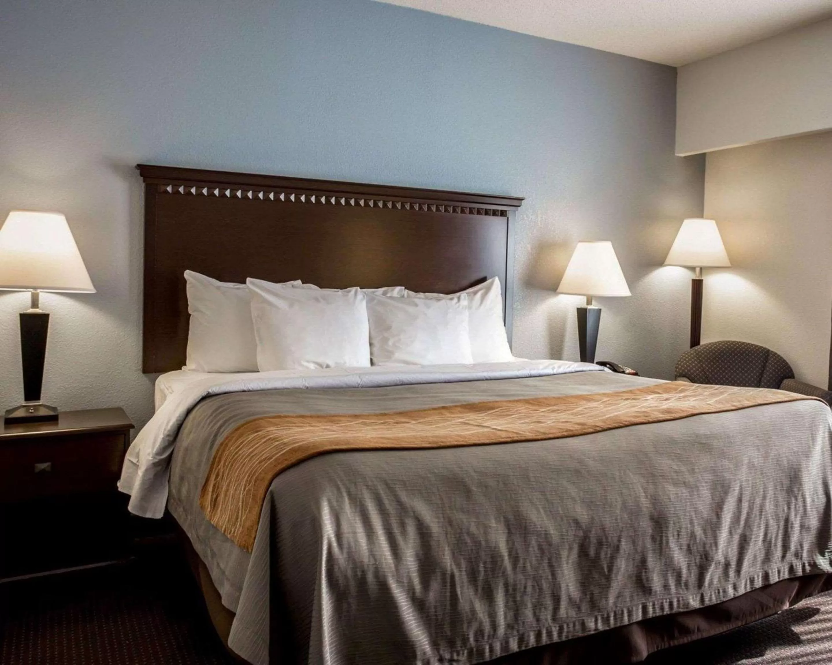 Photo of the whole room, Bed in Comfort Inn & Suites Lumberton Central I-95