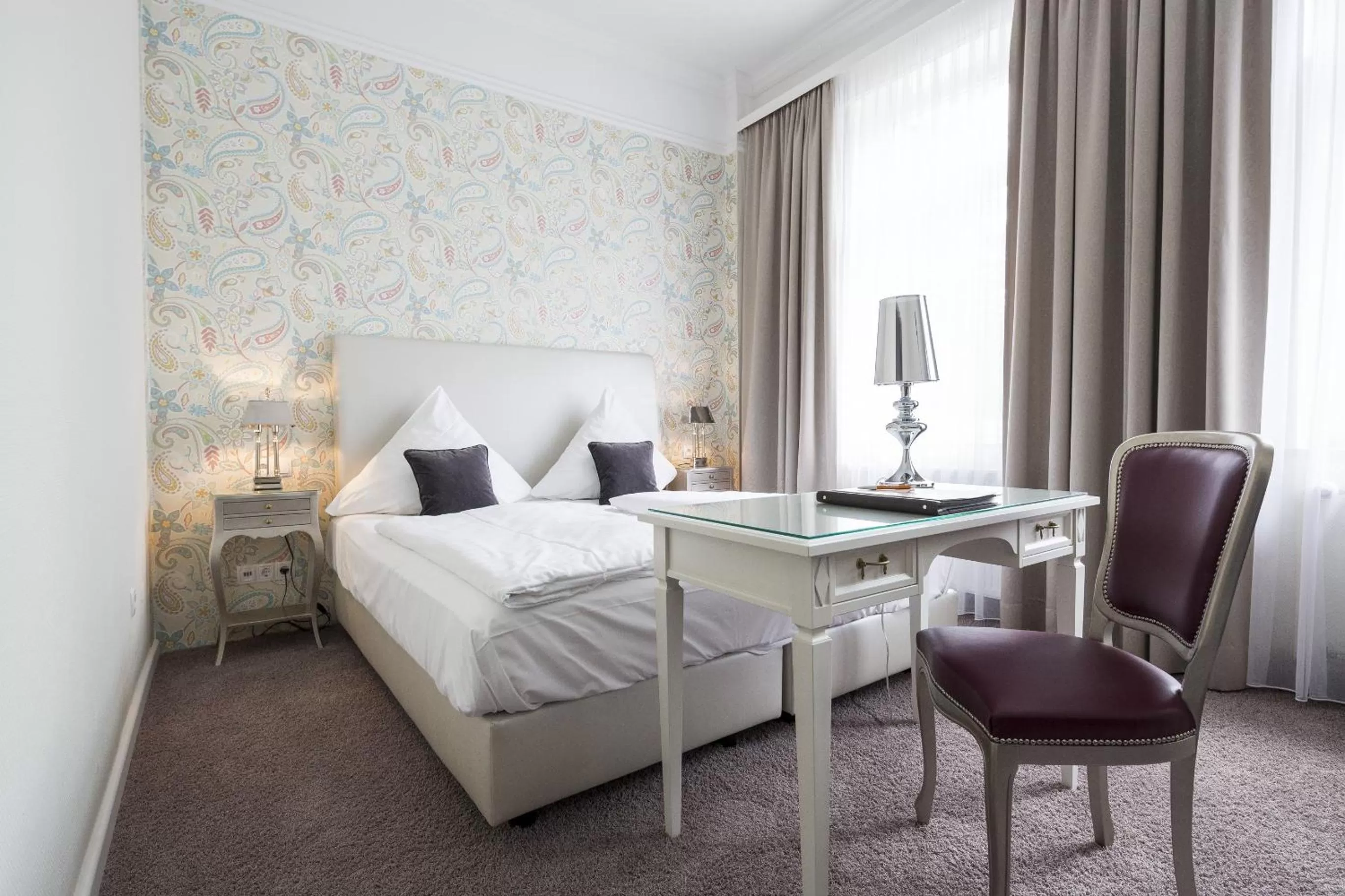 Photo of the whole room, Bed in Parkhotel Bilm im Glück am Stadtrand Hannovers