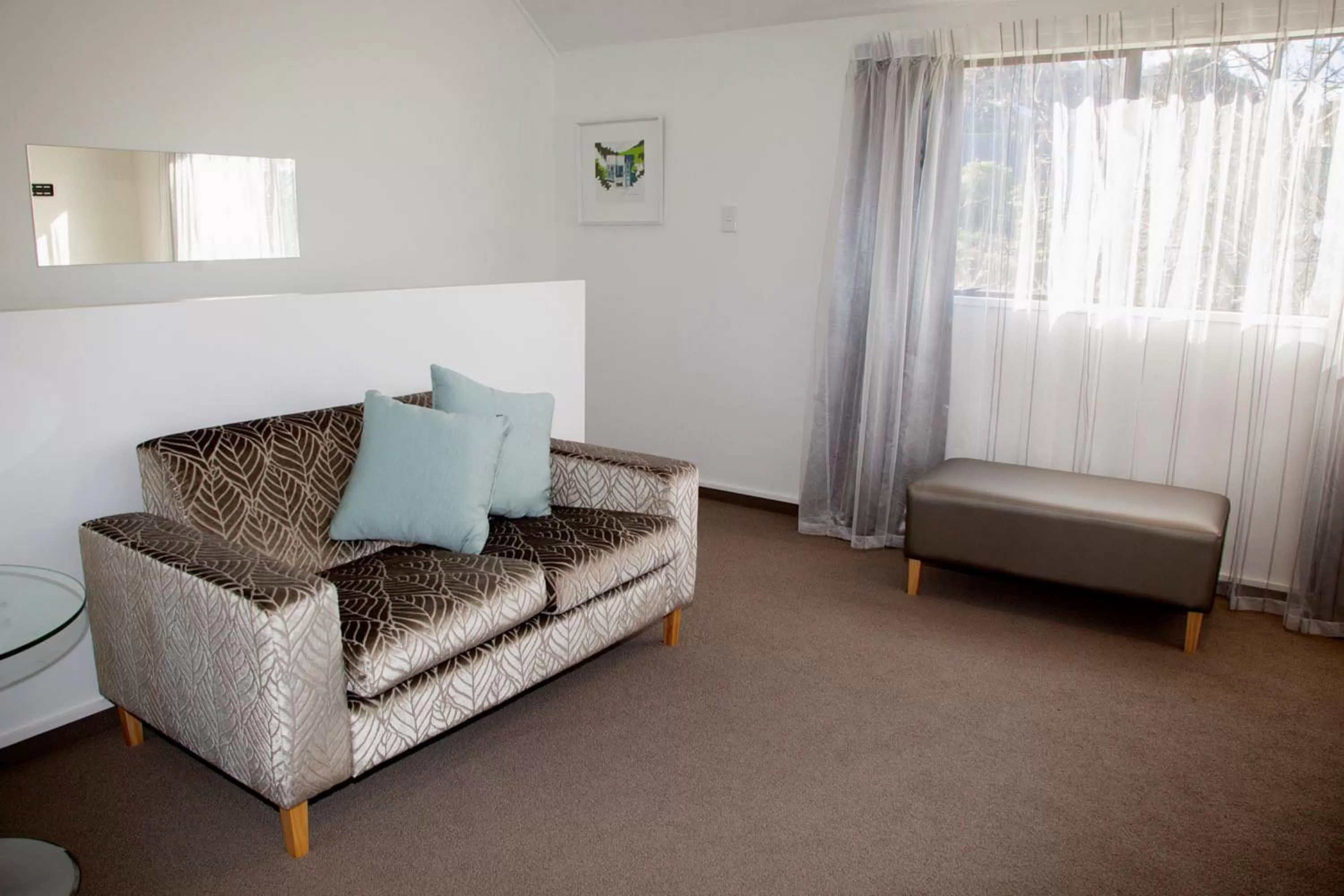 Day, Bed in Aria on Bank