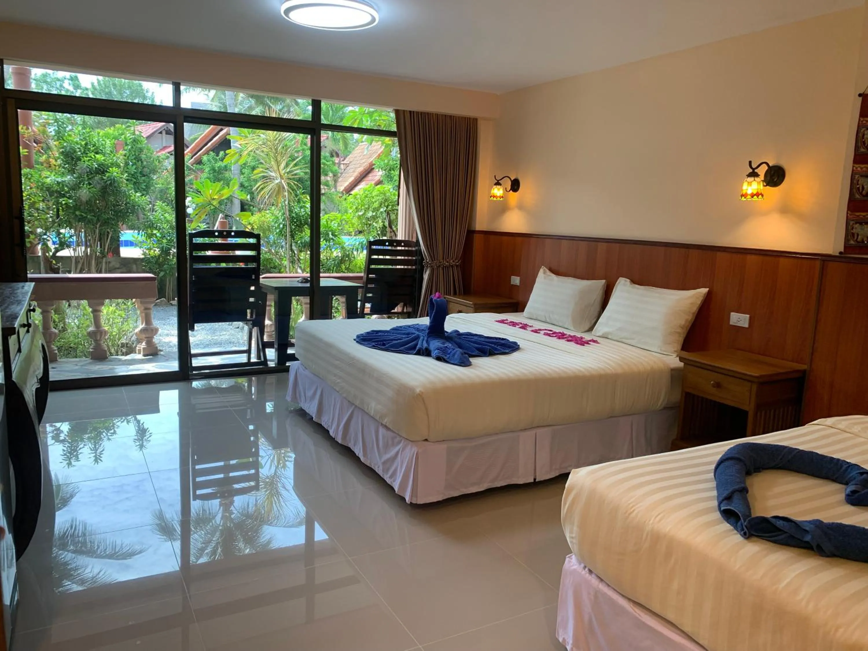 Photo of the whole room, Bed in Laguna Beach Club Resort