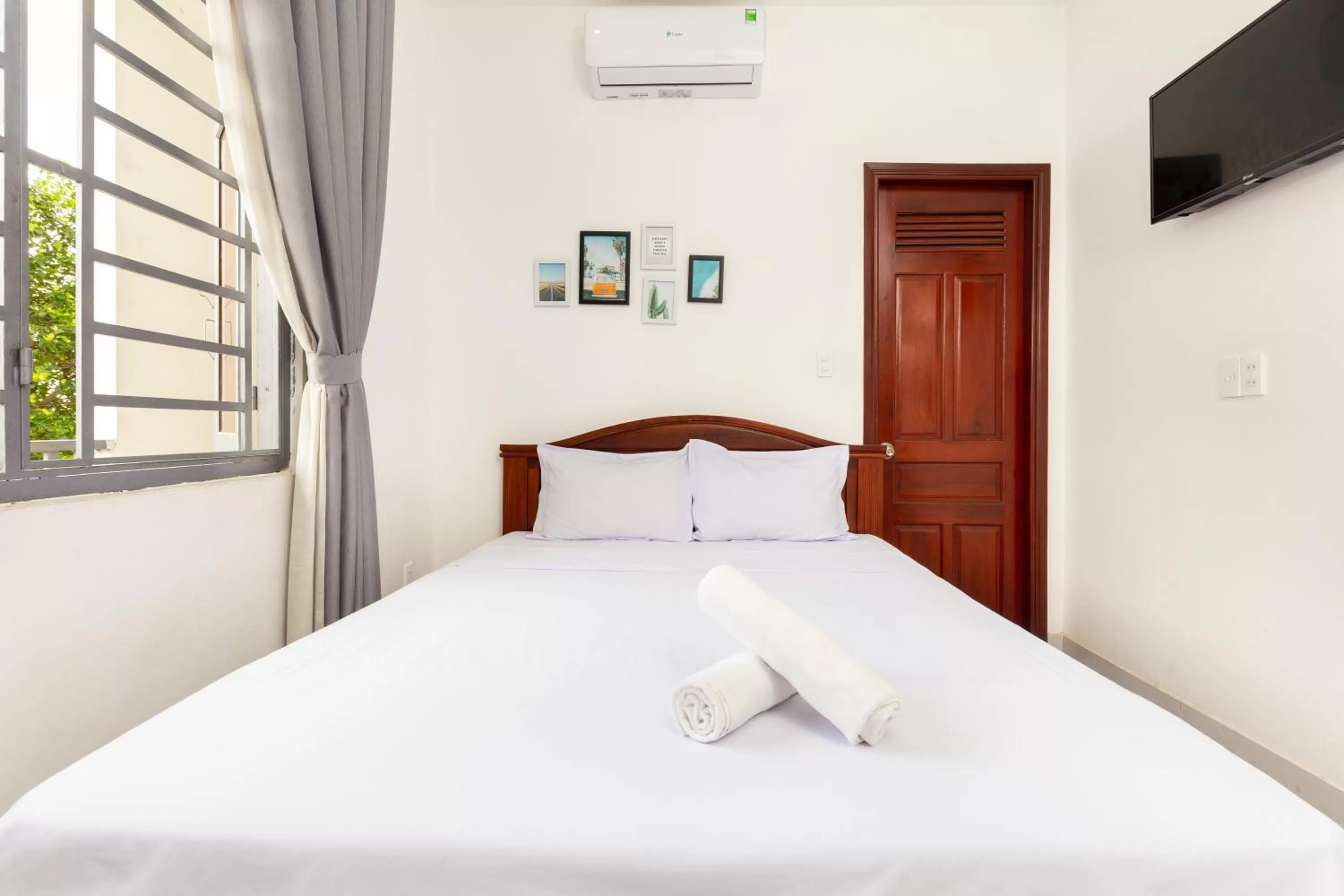 Bed in Luxury Vườn Lài Hotel