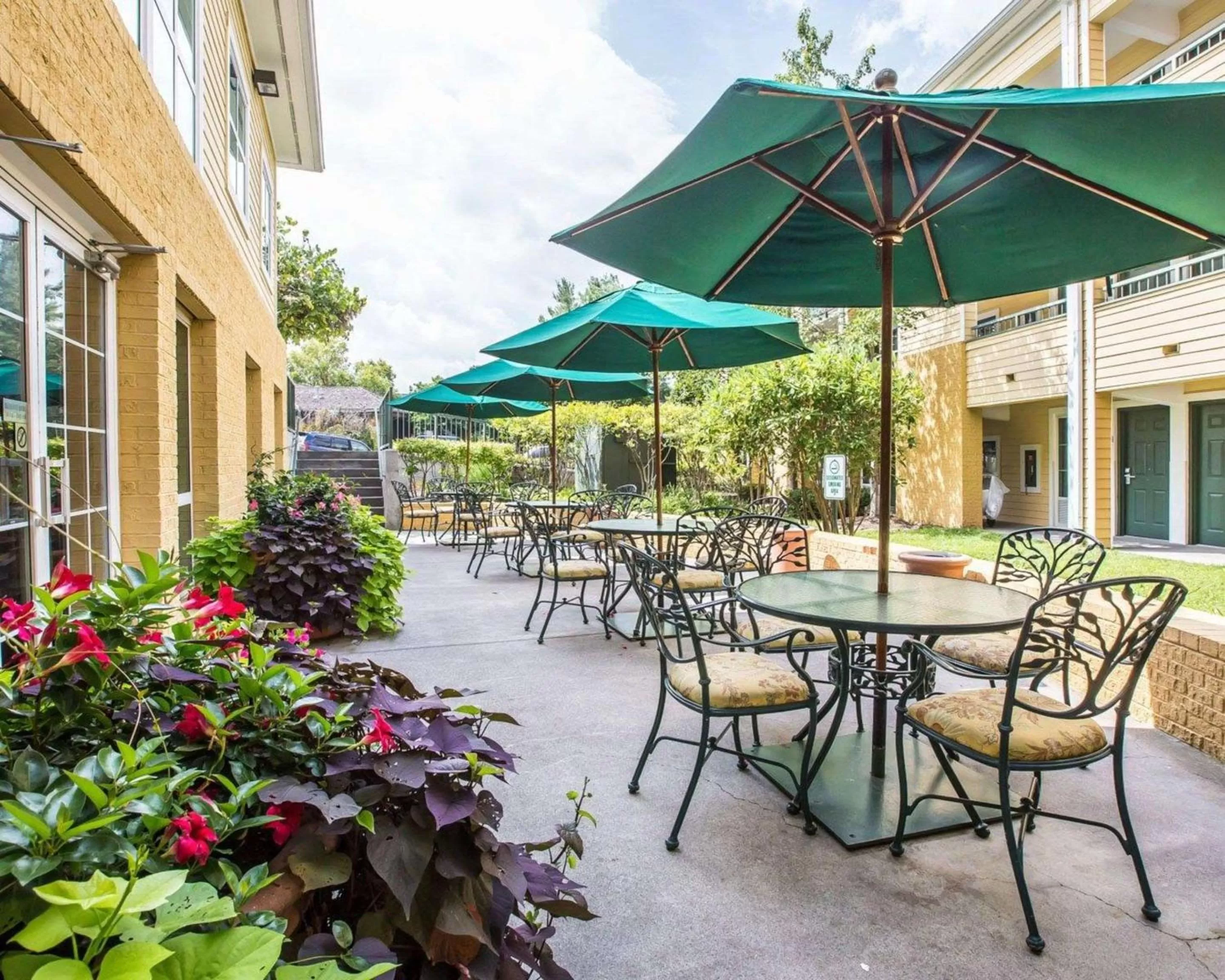 Balcony/Terrace in Econo Lodge Pigeon Forge Riverside
