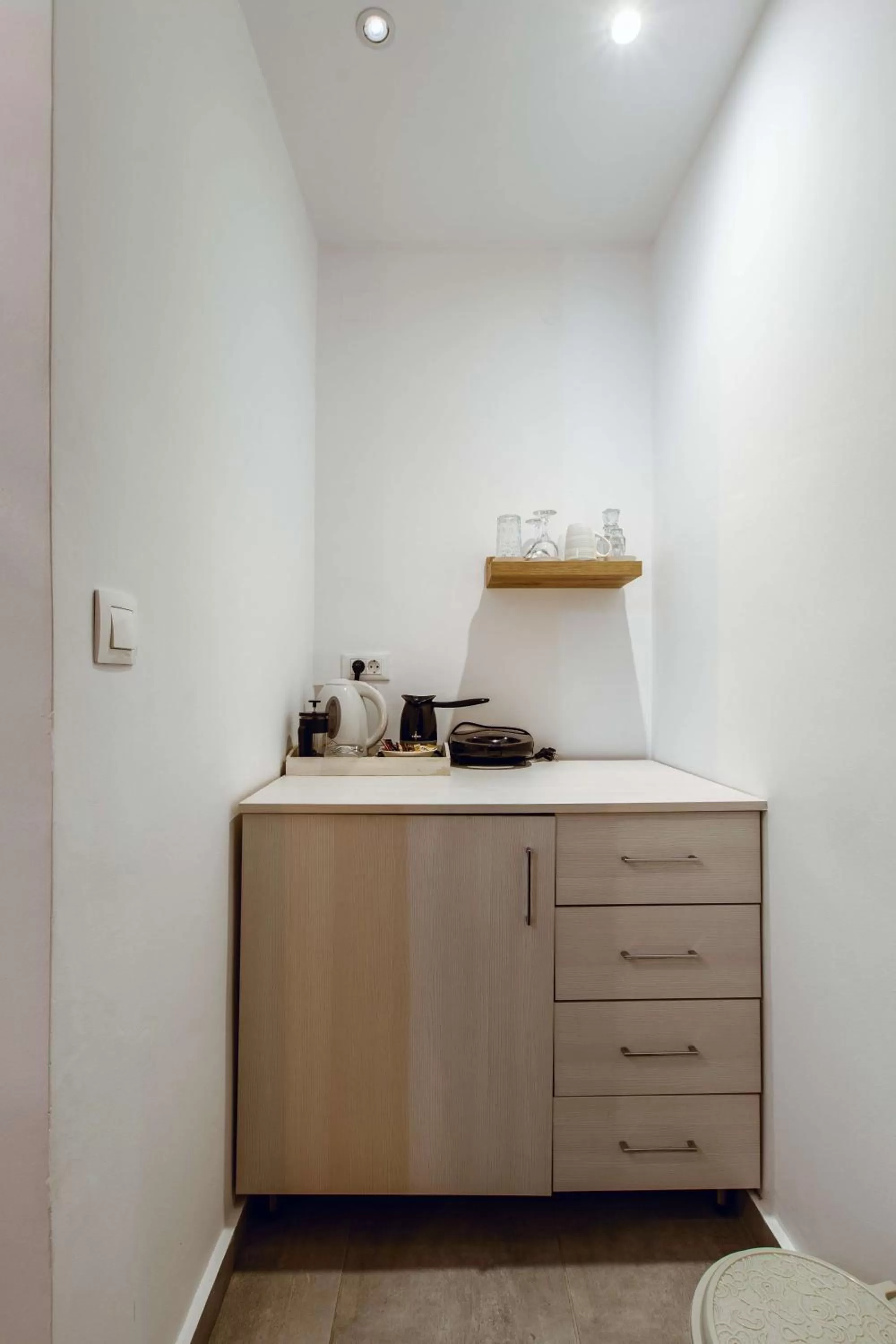 Coffee/tea facilities in Deluxe Hotel