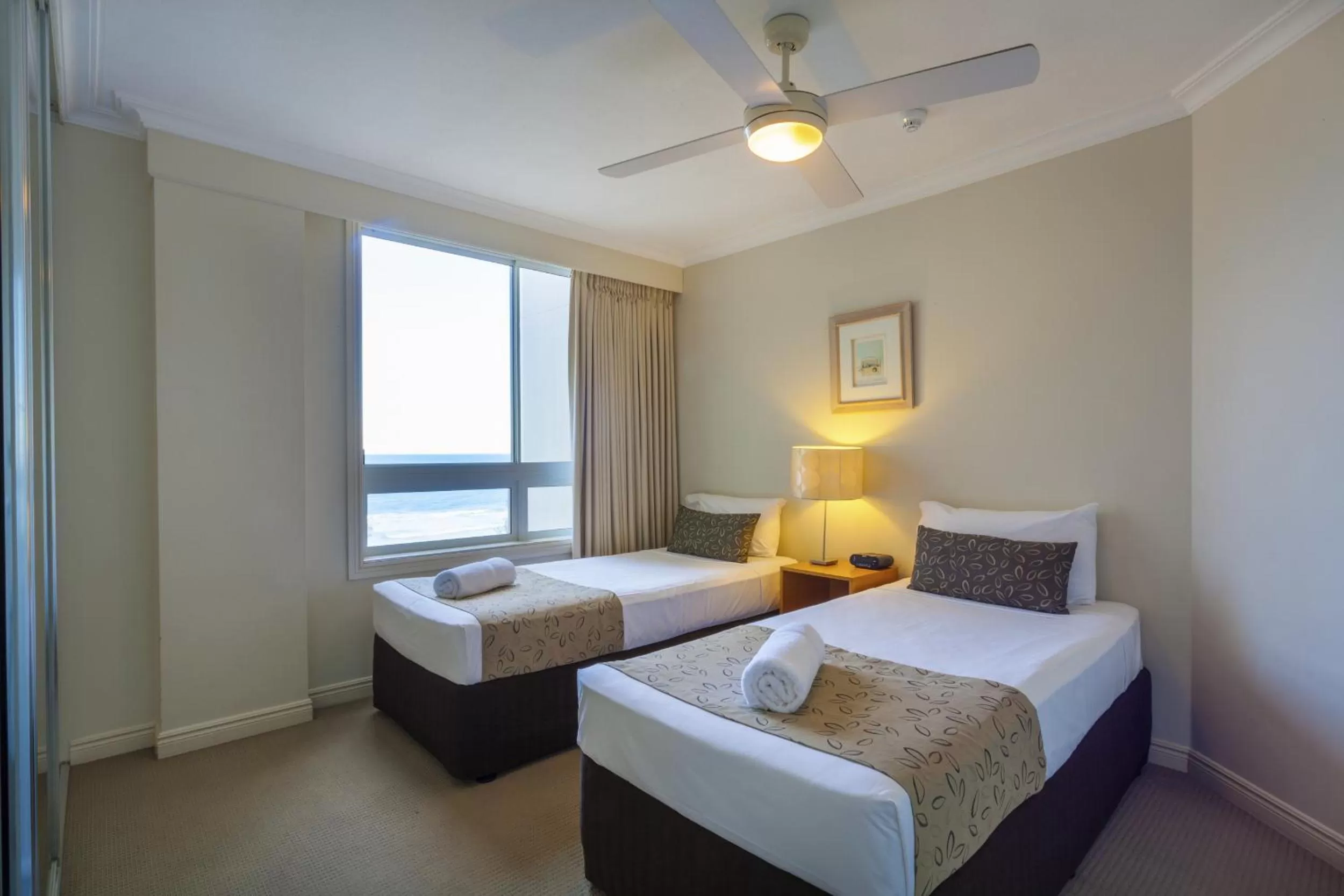 Day, Bed in La Grande Apartments