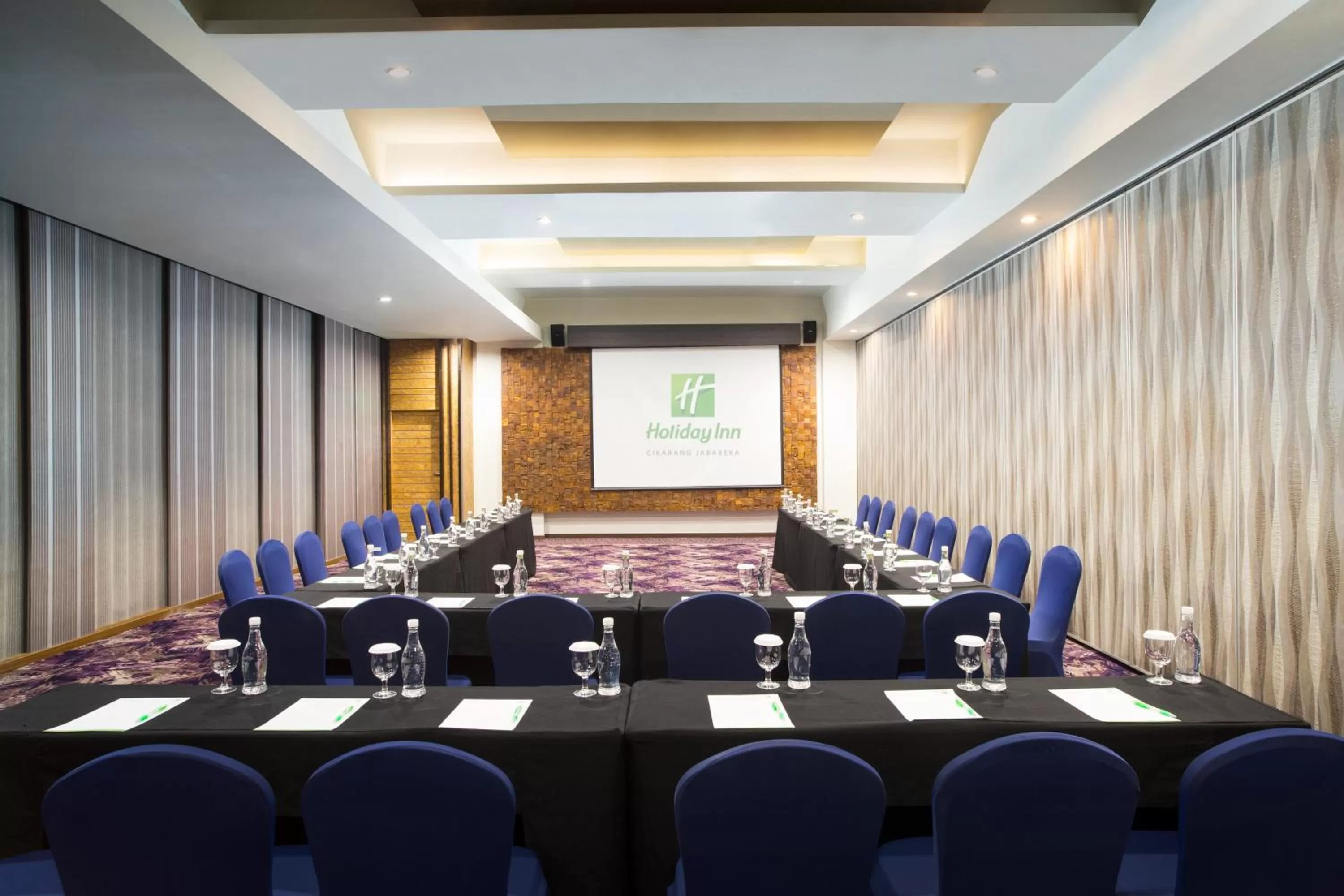 Meeting/conference room in Holiday Inn Cikarang Jababeka by IHG