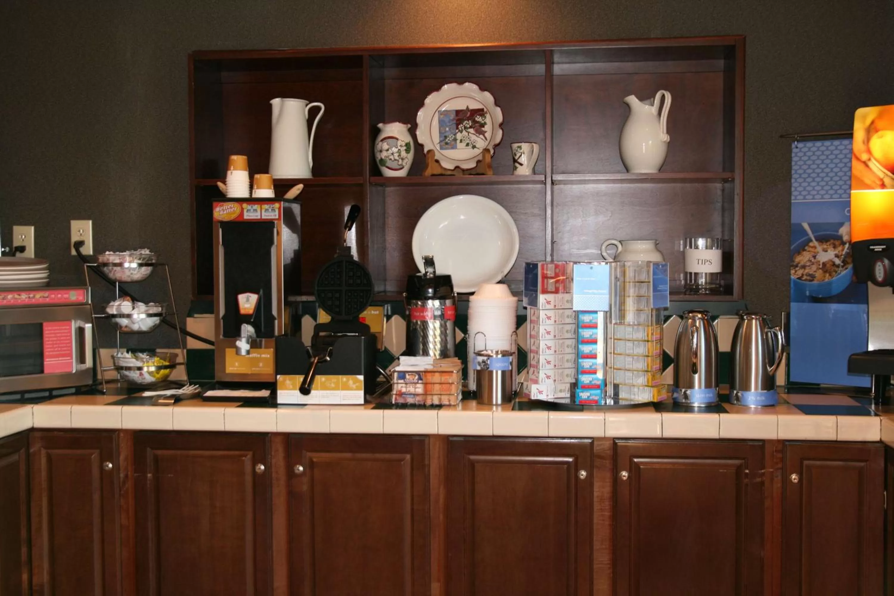 Dining area in Hampton Inn Laurinburg