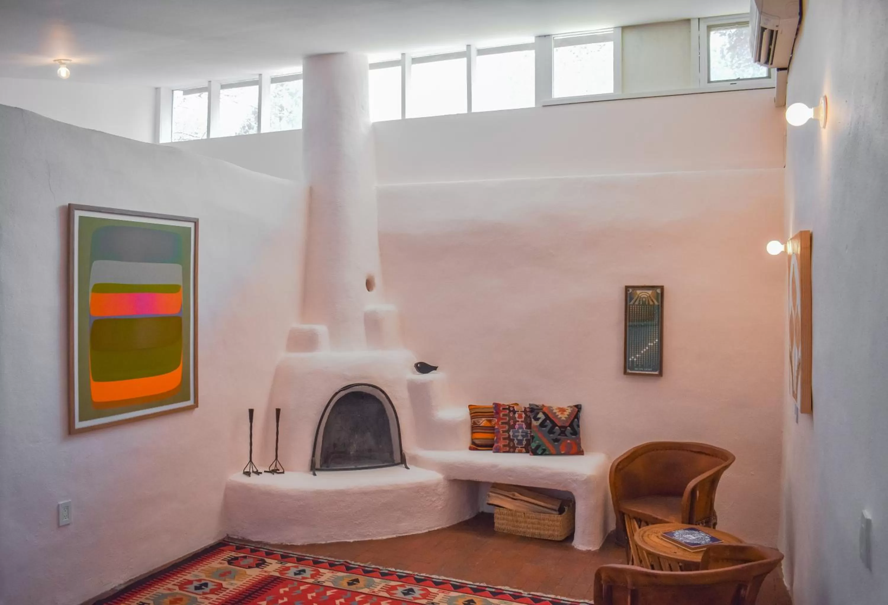 Seating area, Bed in The Parador