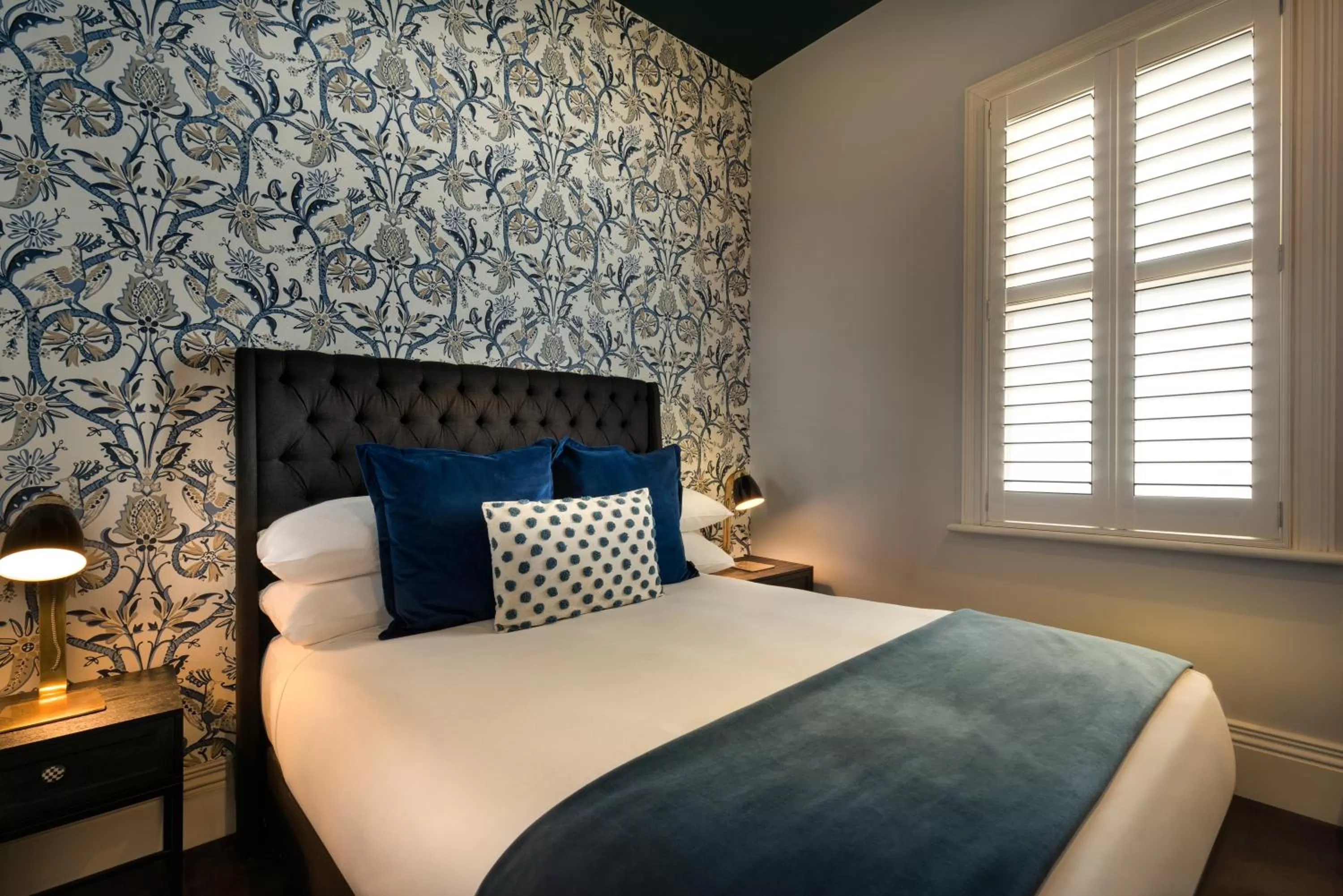 Bed in Hotel Frangos