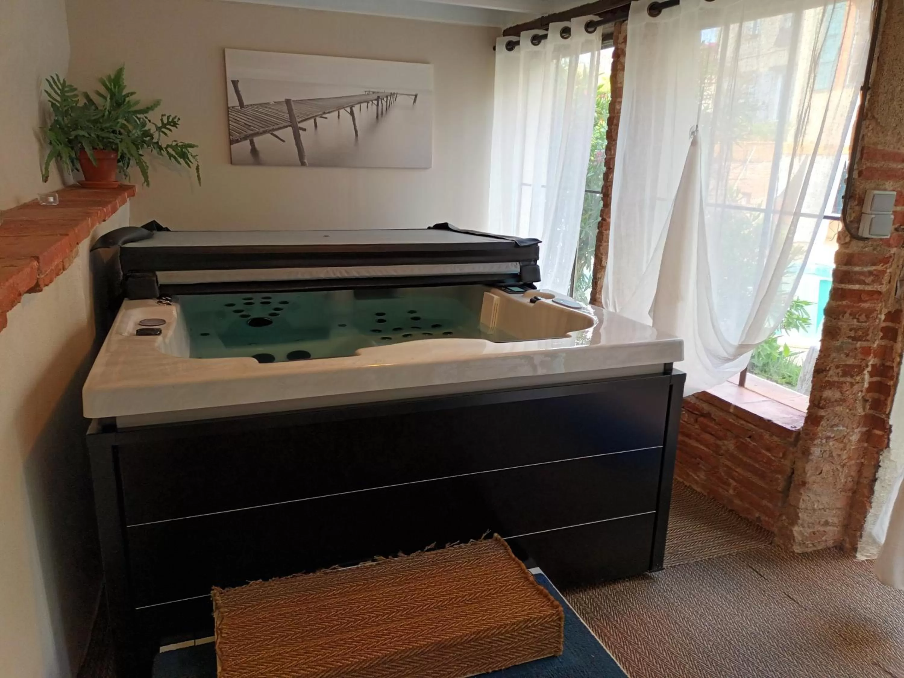 Spa and wellness centre/facilities in L'Arche de Moissac