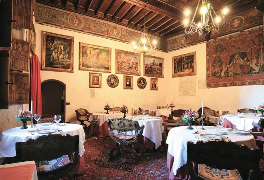 Restaurant/places to eat in Castello Di Pavone