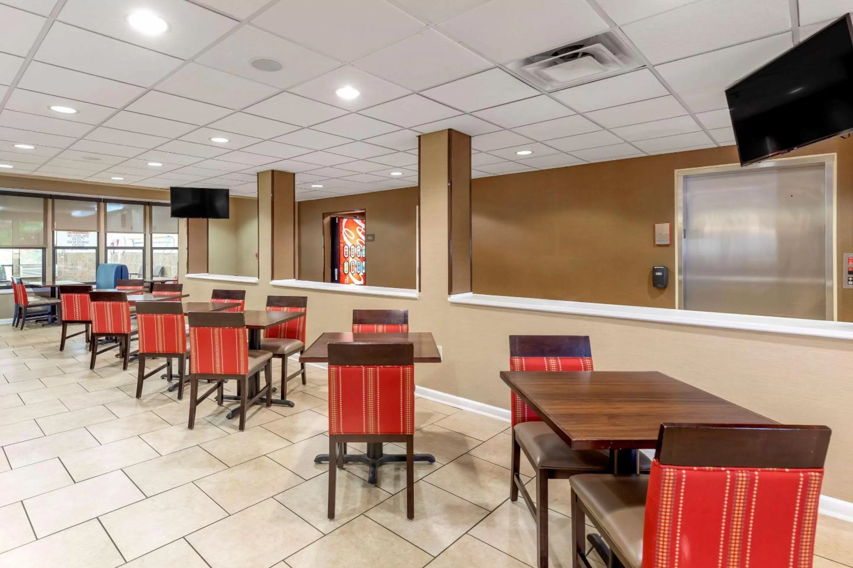 Restaurant/places to eat in Comfort Inn & Suites Canton Riverstone Area