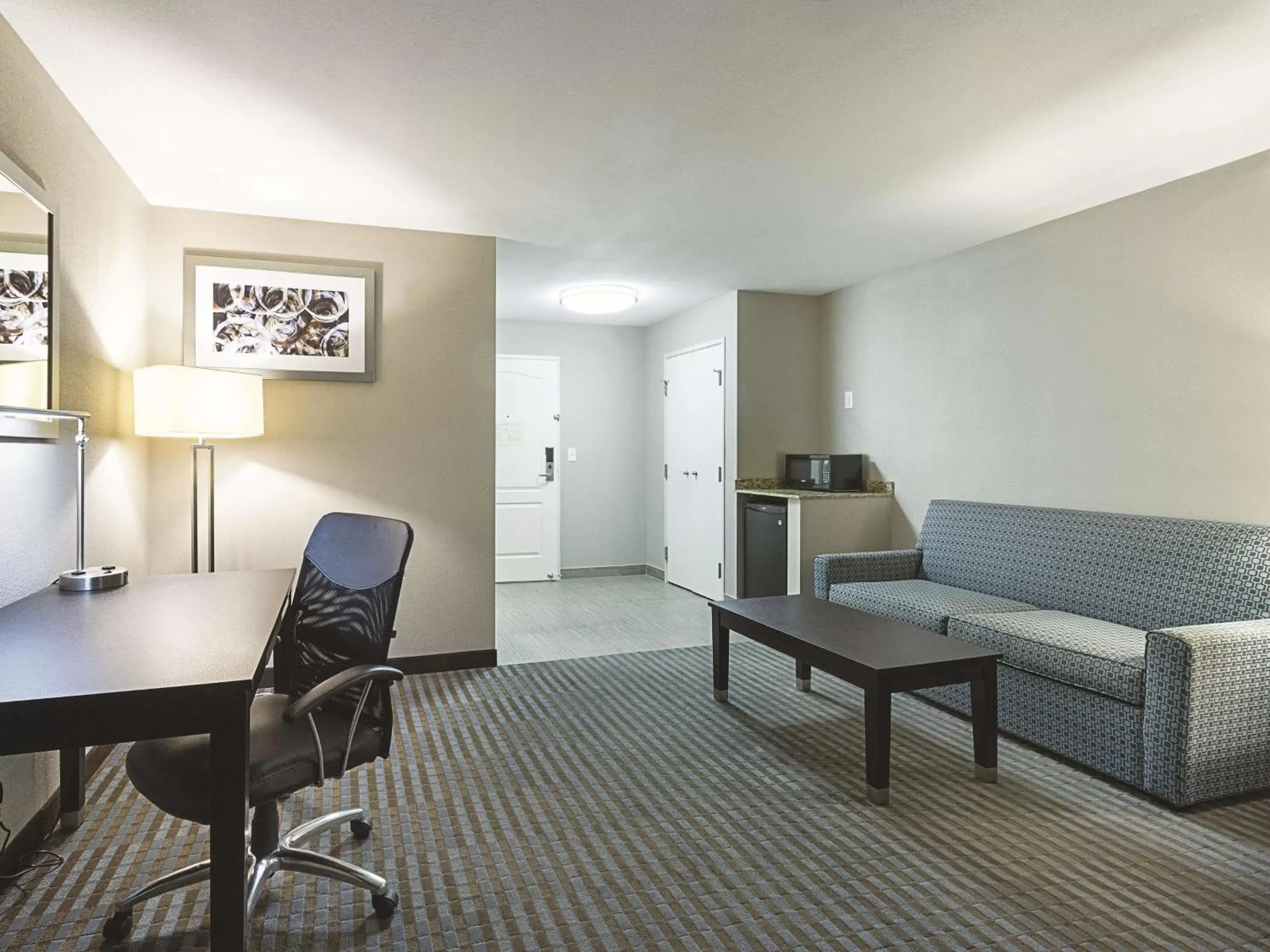 Deluxe King Room - Mobility Access/Non-Smoking in La Quinta Inn & Suites Casino and Bar by Wyndham Glendive Deluxe King Room - Mobility Access/Non-Smoking in La Quinta Inn & Suites Casino and Bar by Wyndham Glendive