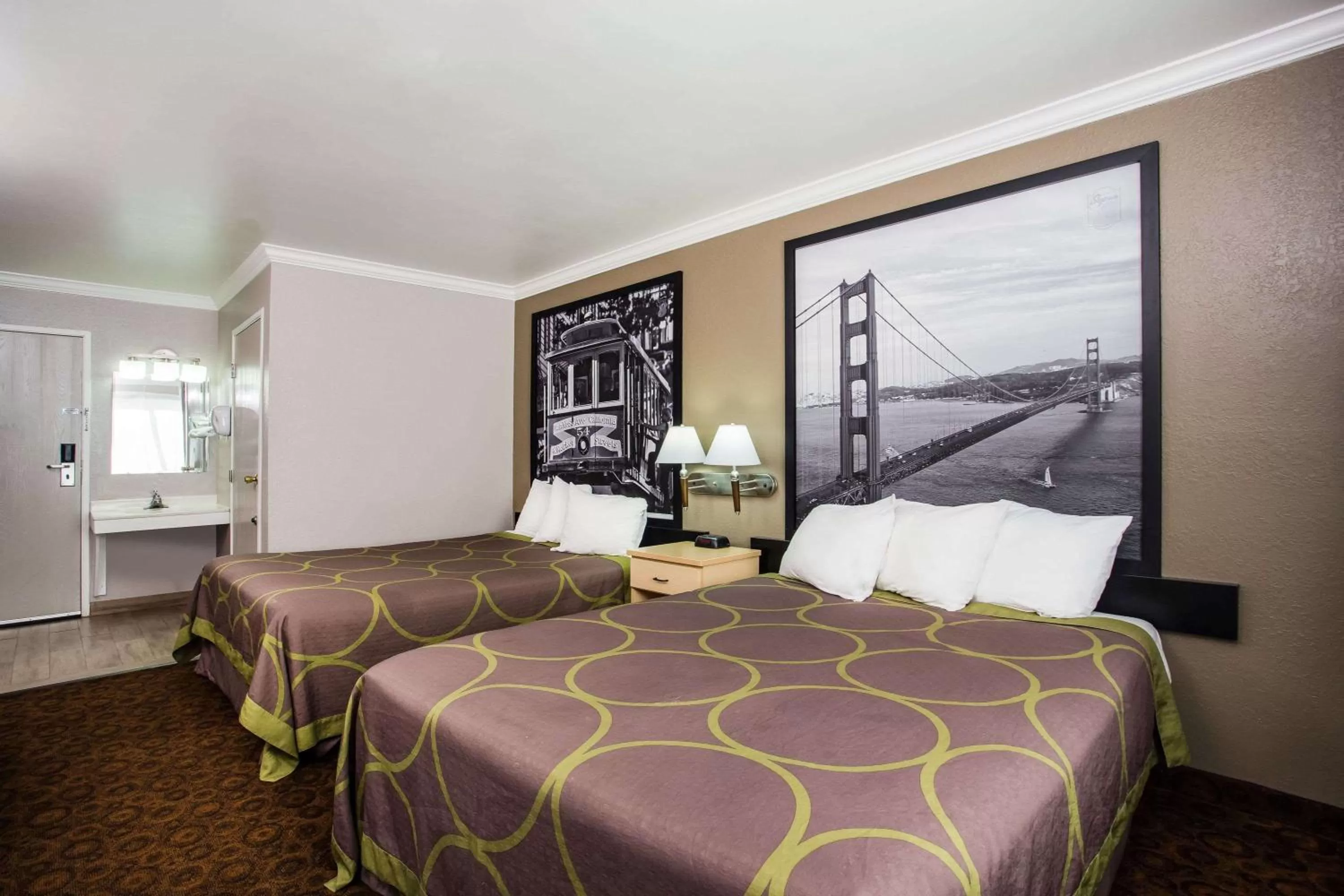 Photo of the whole room, Bed in Super 8 by Wyndham Vacaville