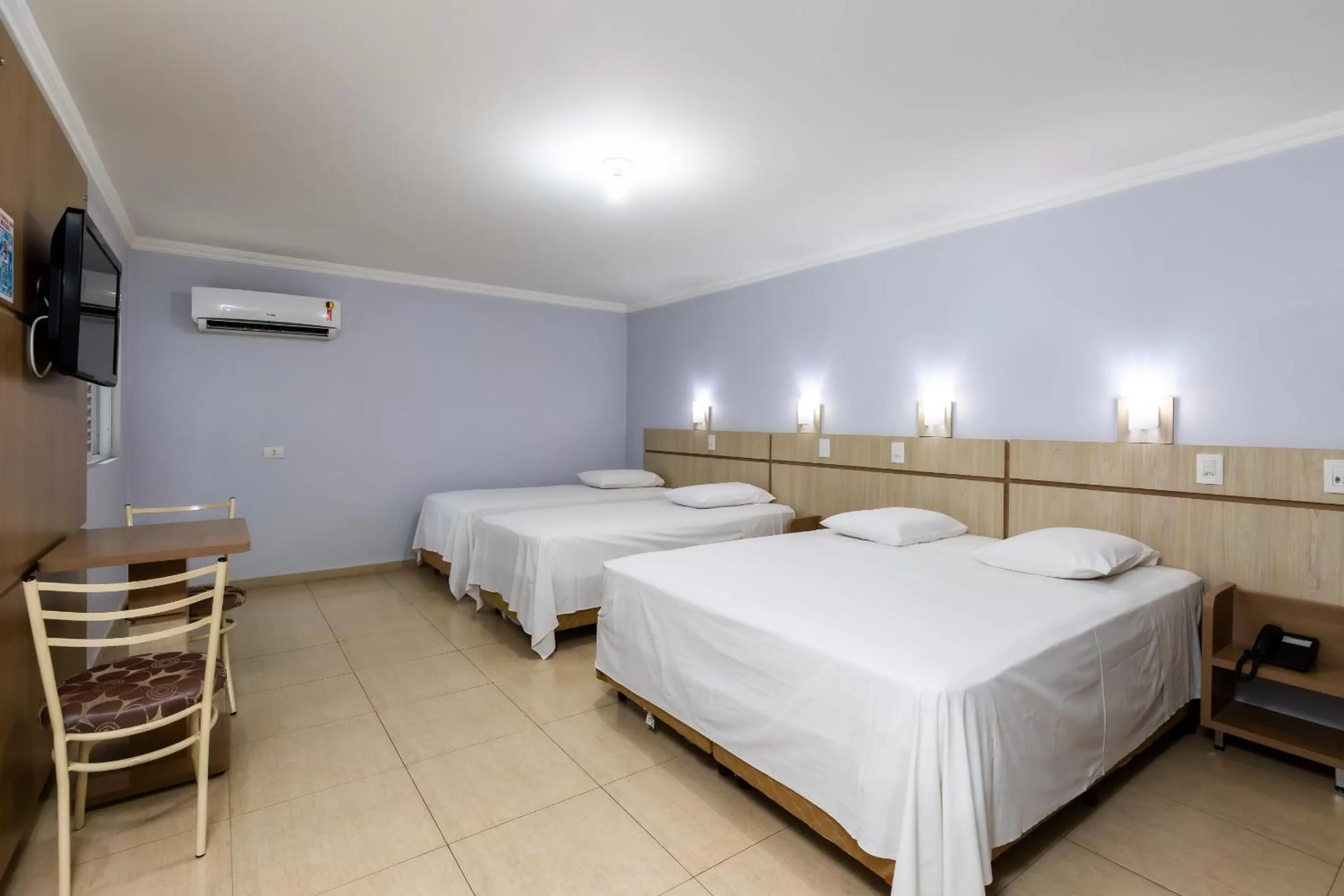 Bed in Hotel Baviera Iguassu