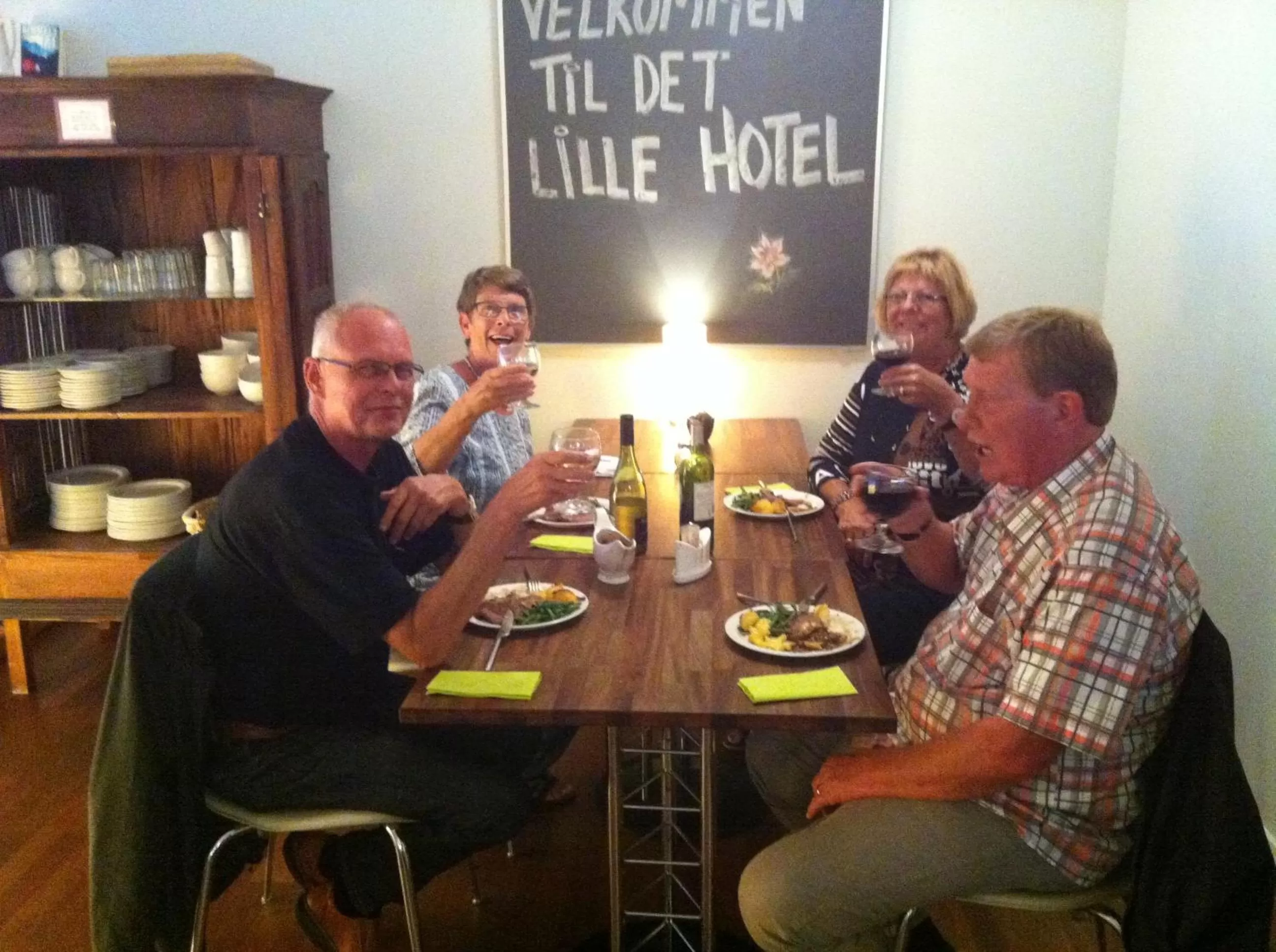 Restaurant/places to eat in Det Lille Hotel