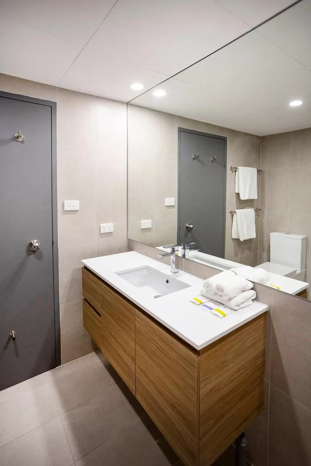 Bathroom in Mantra Bathurst