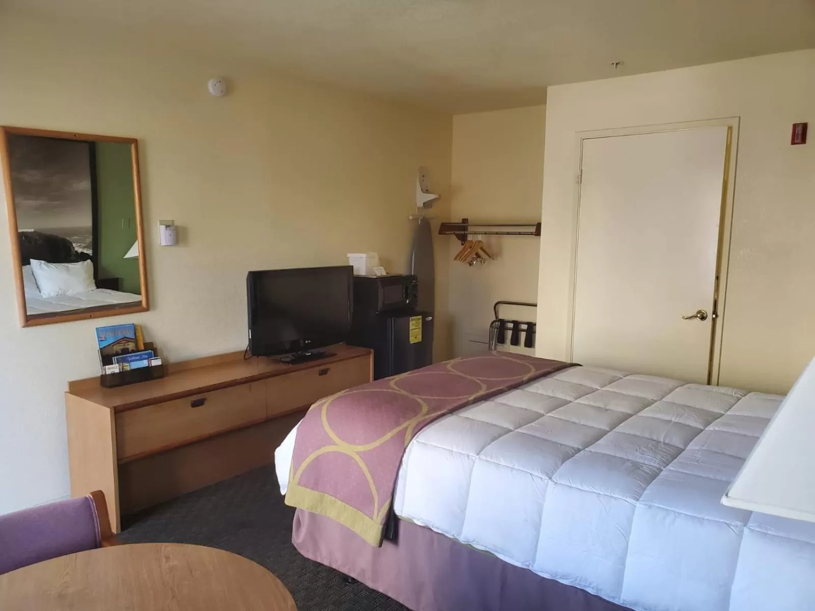 Bed in Mission Inn San Luis Obispo