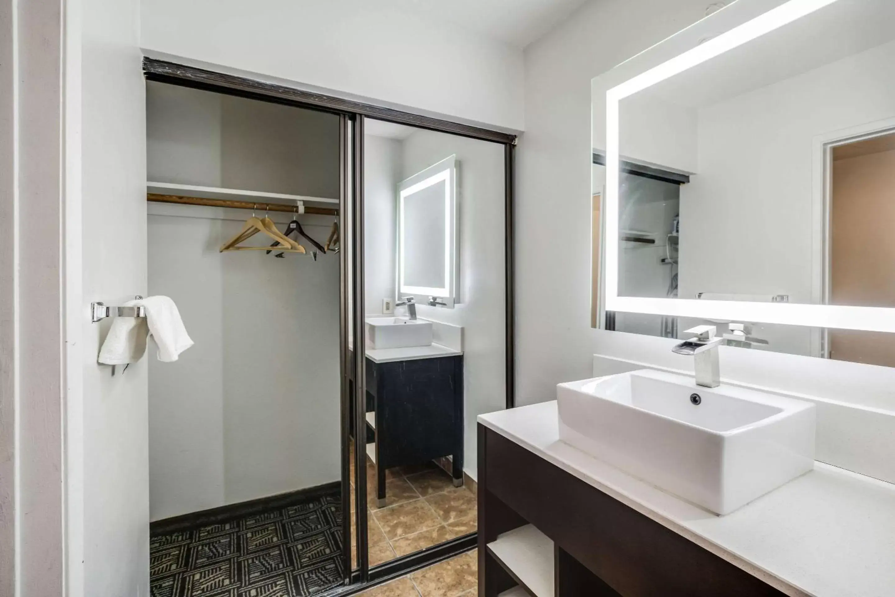 King Suite - Accessible/Non-Smoking in Rodeway Inn Old Town Temecula King Suite - Accessible/Non-Smoking in Rodeway Inn Old Town Temecula