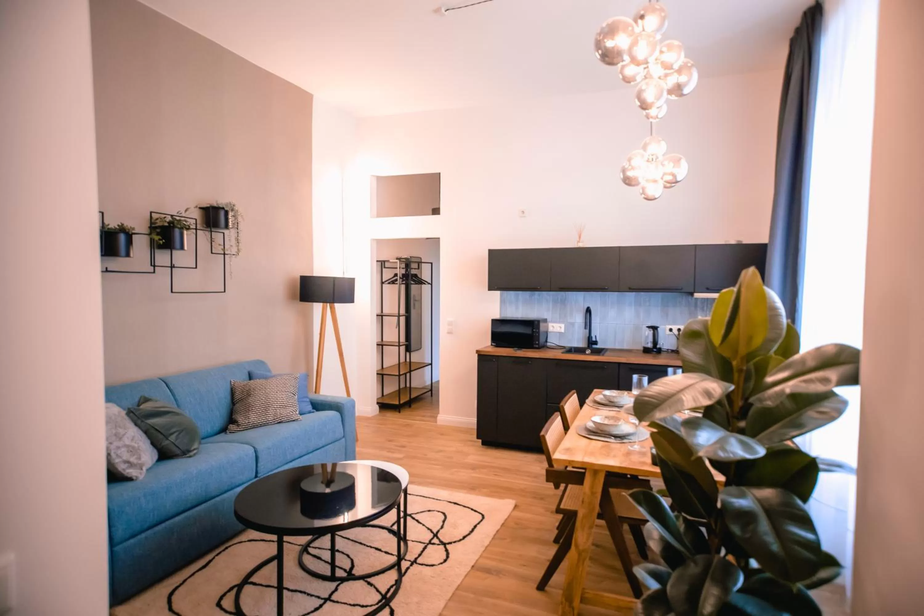 Kitchen or kitchenette in The Weinert Suites