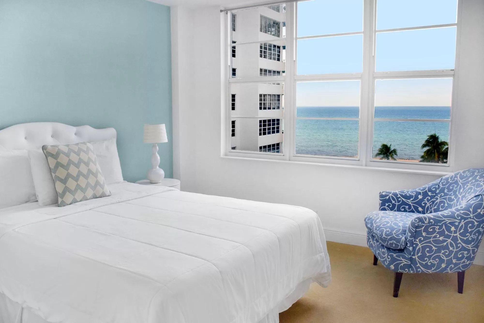 Bedroom, Bed in Seacoast Suites on Miami Beach