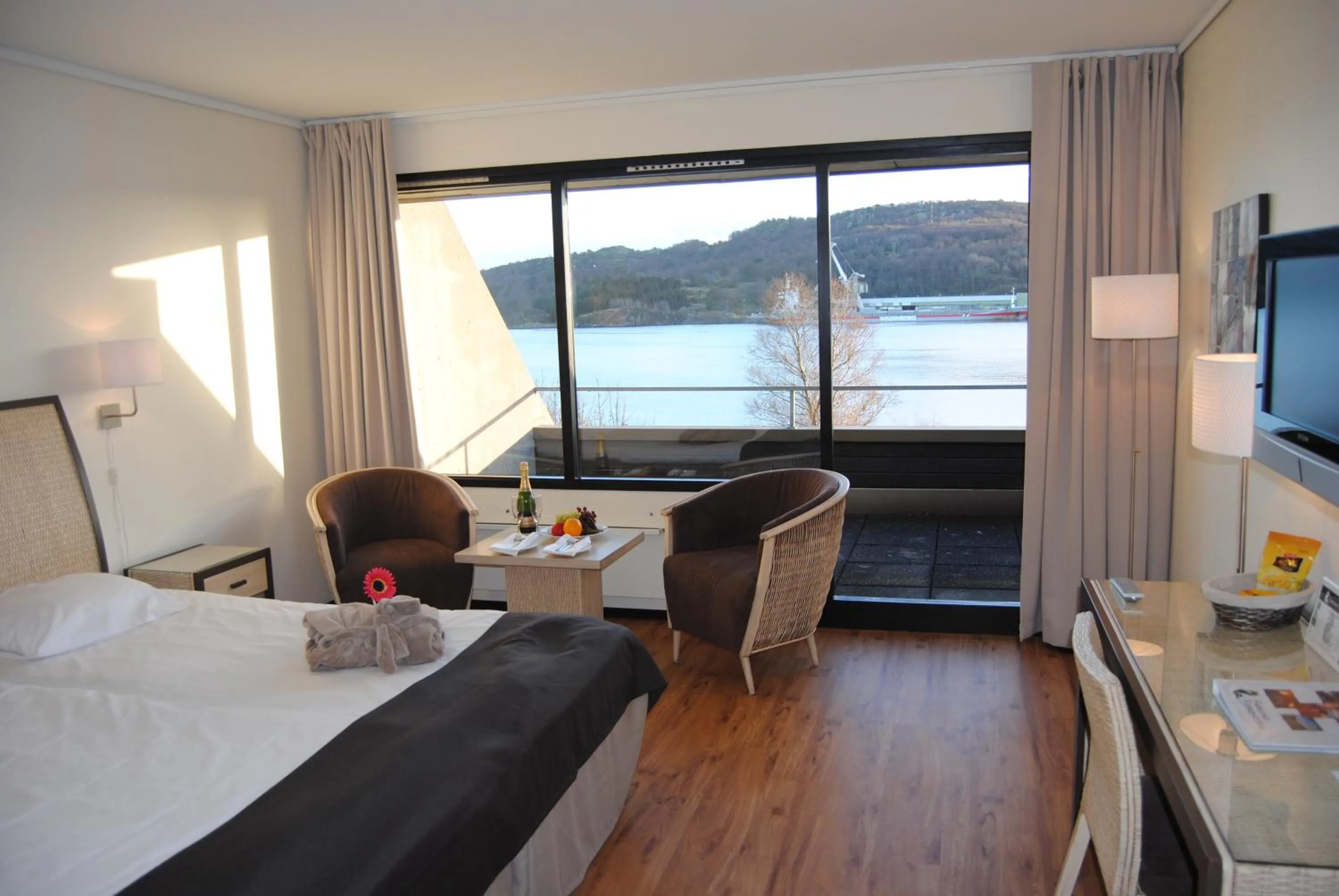 TV and multimedia, Bed in Farsund Fjordhotel