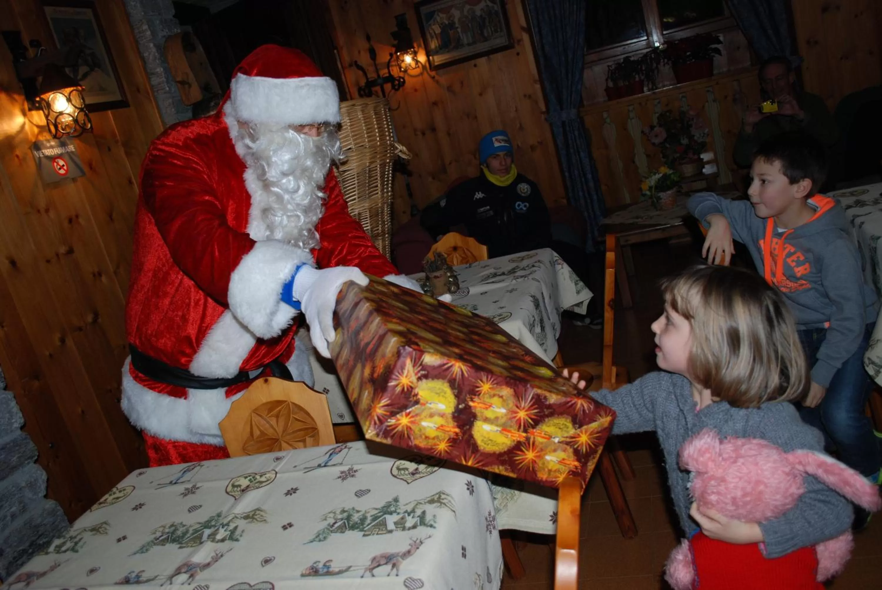 Communal lounge/ TV room in Hotel Des Glaciers