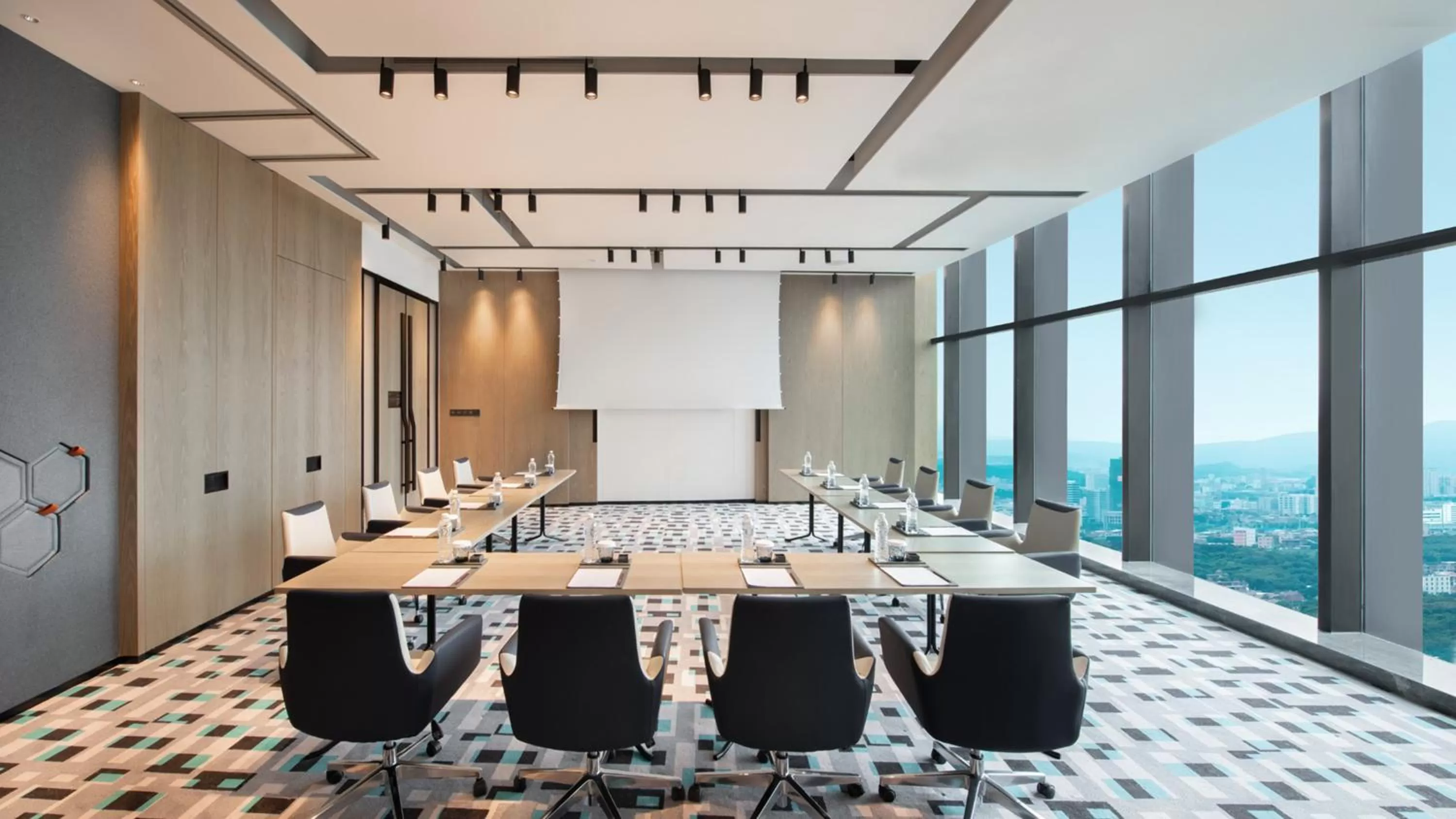 Meeting/conference room in Crowne Plaza Quanzhou Riverview by IHG