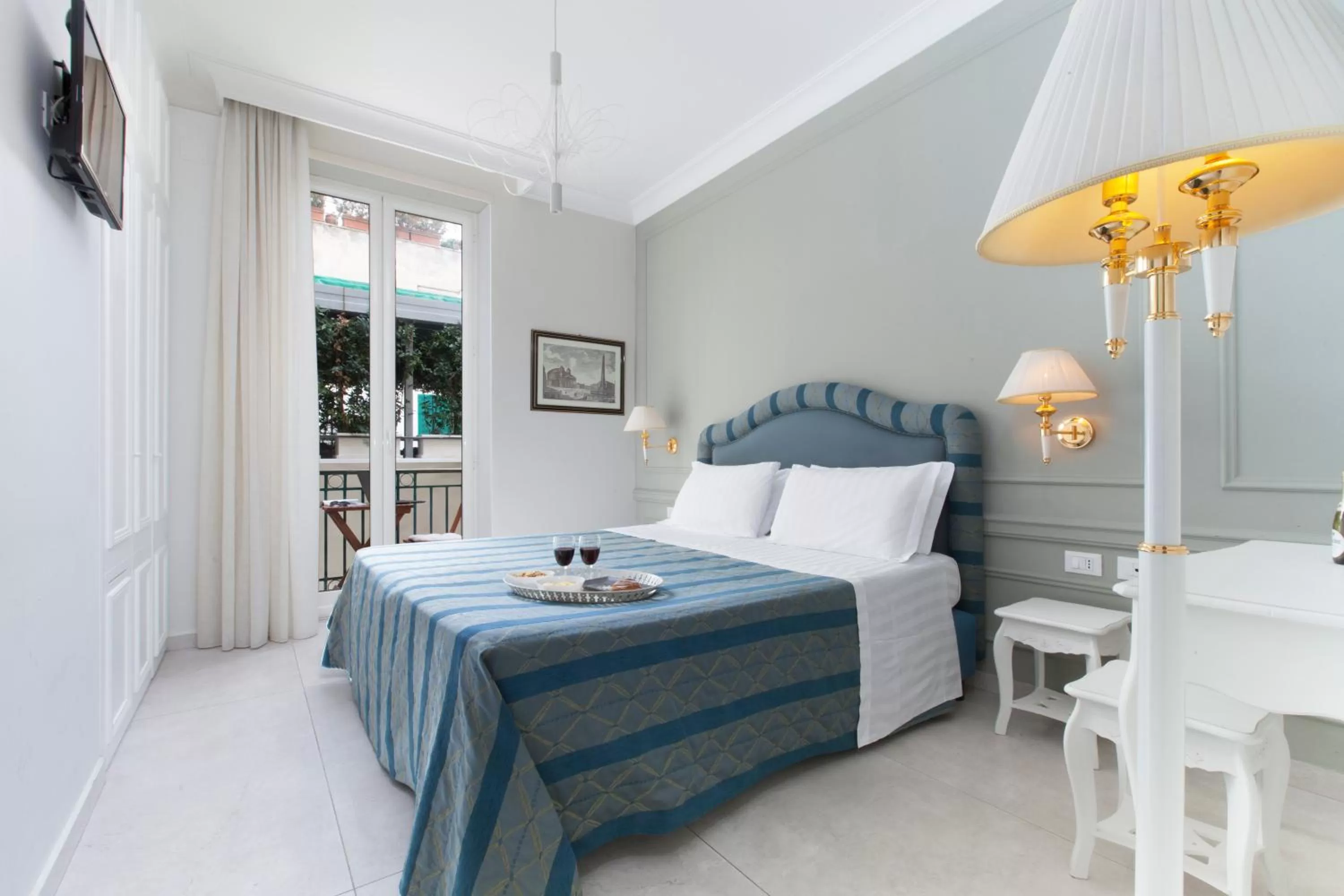 Bedroom, Bed in Ruins B&B