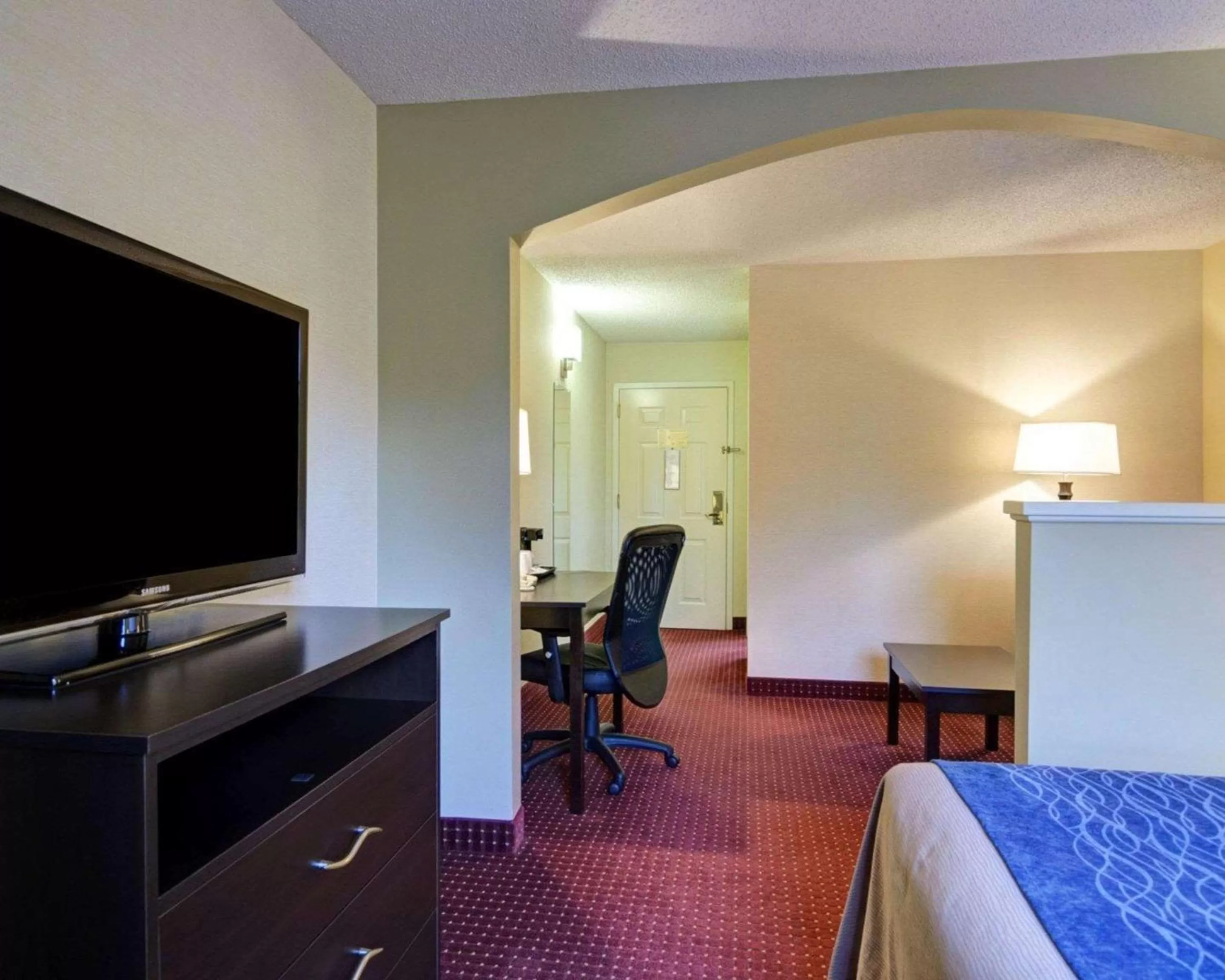 Photo of the whole room, Bed in Quality Inn & Suites Little Rock West