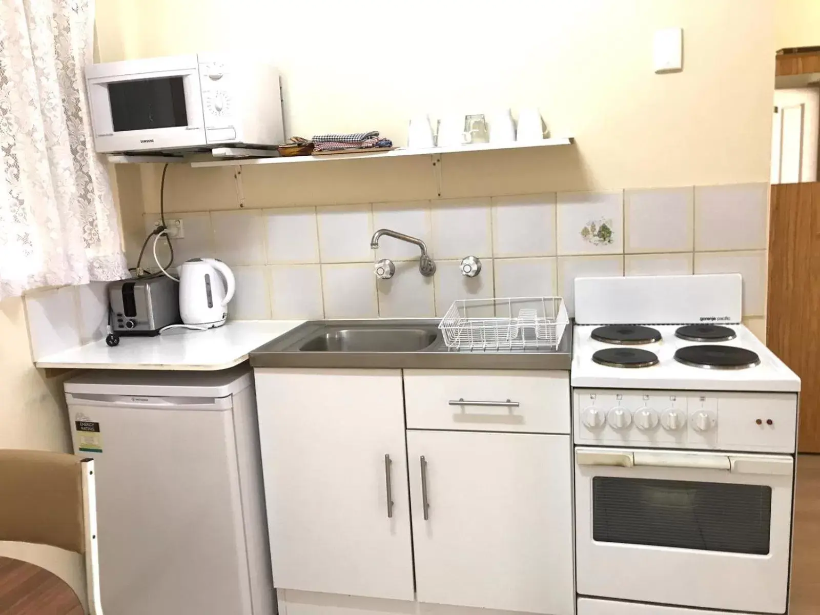 Family Room - Pets on Request in Angel's Rest Motel Family Room - Pets on Request in Angel's Rest Motel