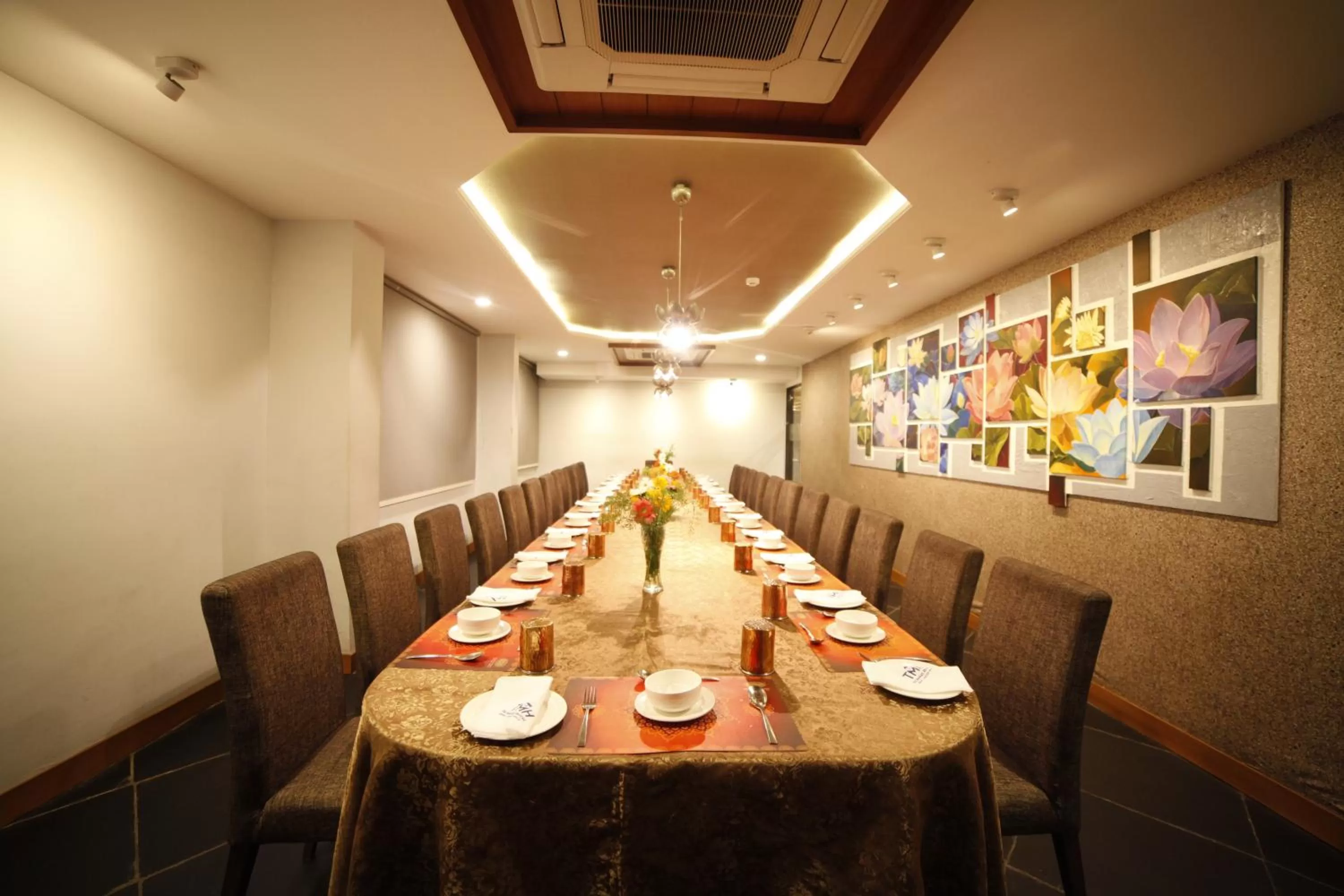 Food and drinks, Restaurant/Places to Eat in Taj Mahal Hotel