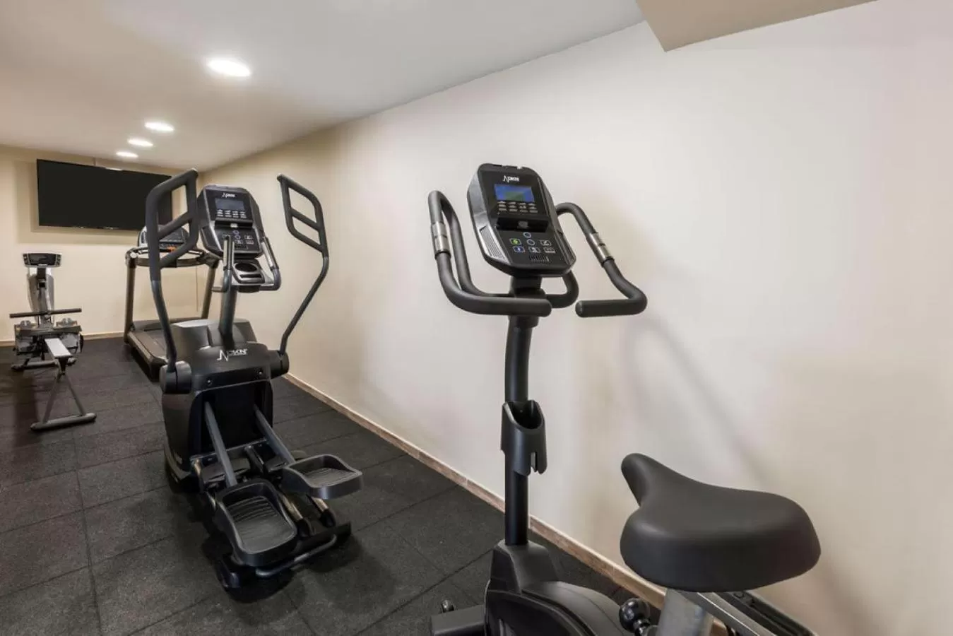 Fitness centre/facilities in BEST WESTERN La Porte des Châteaux