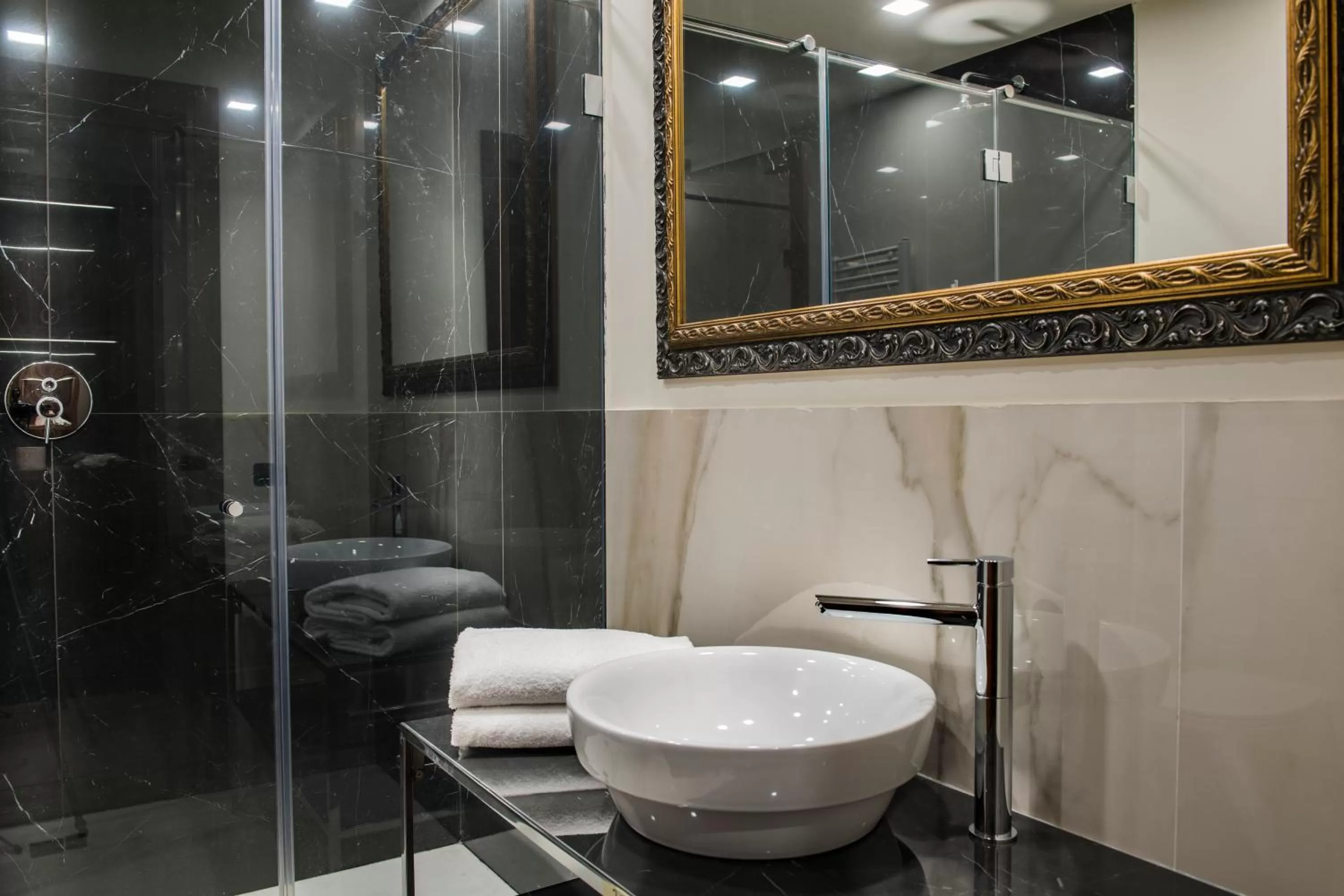 Shower in Palazzo San Lorenzo