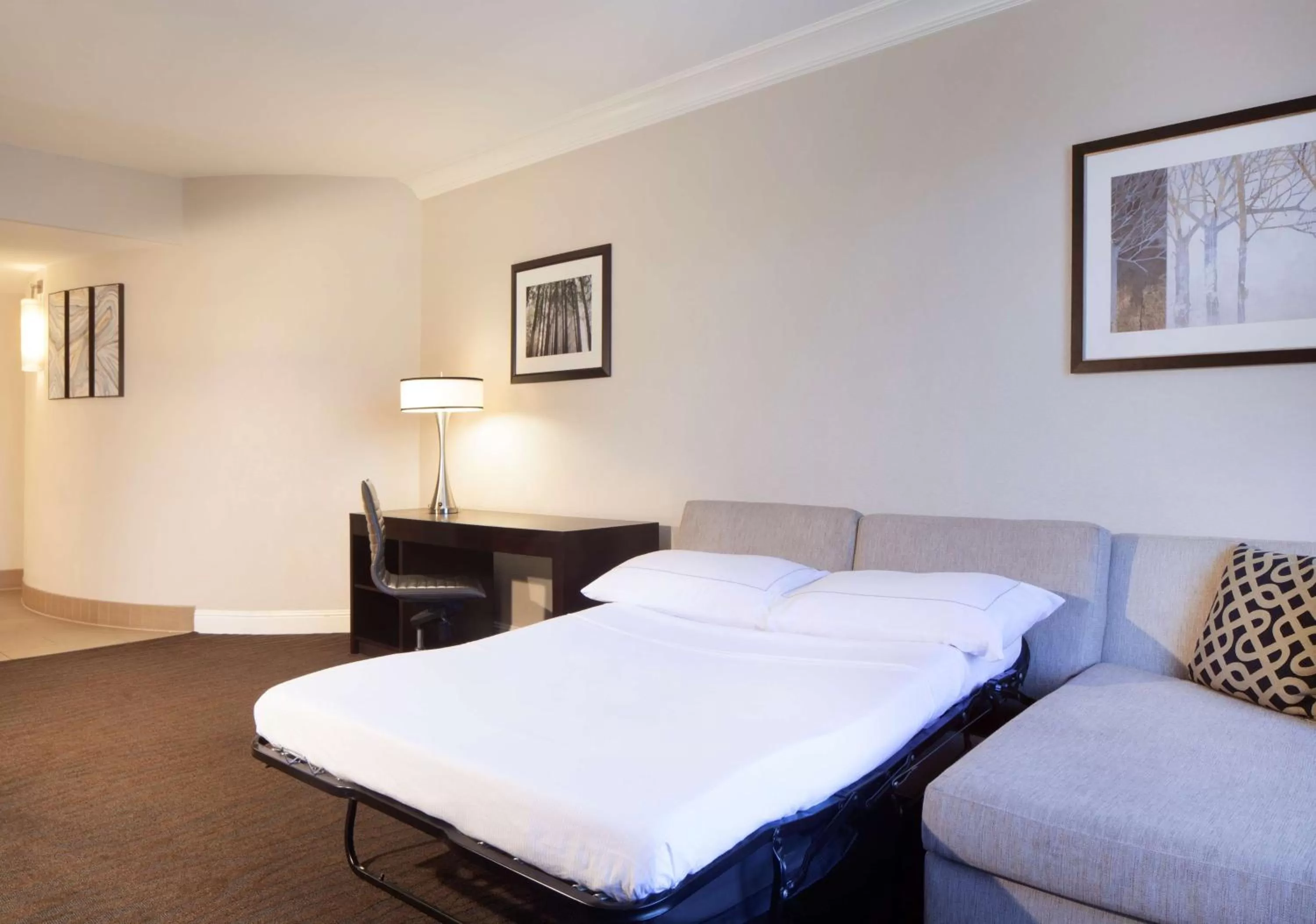 Bedroom, Bed in Hilton Santa Cruz Scotts Valley