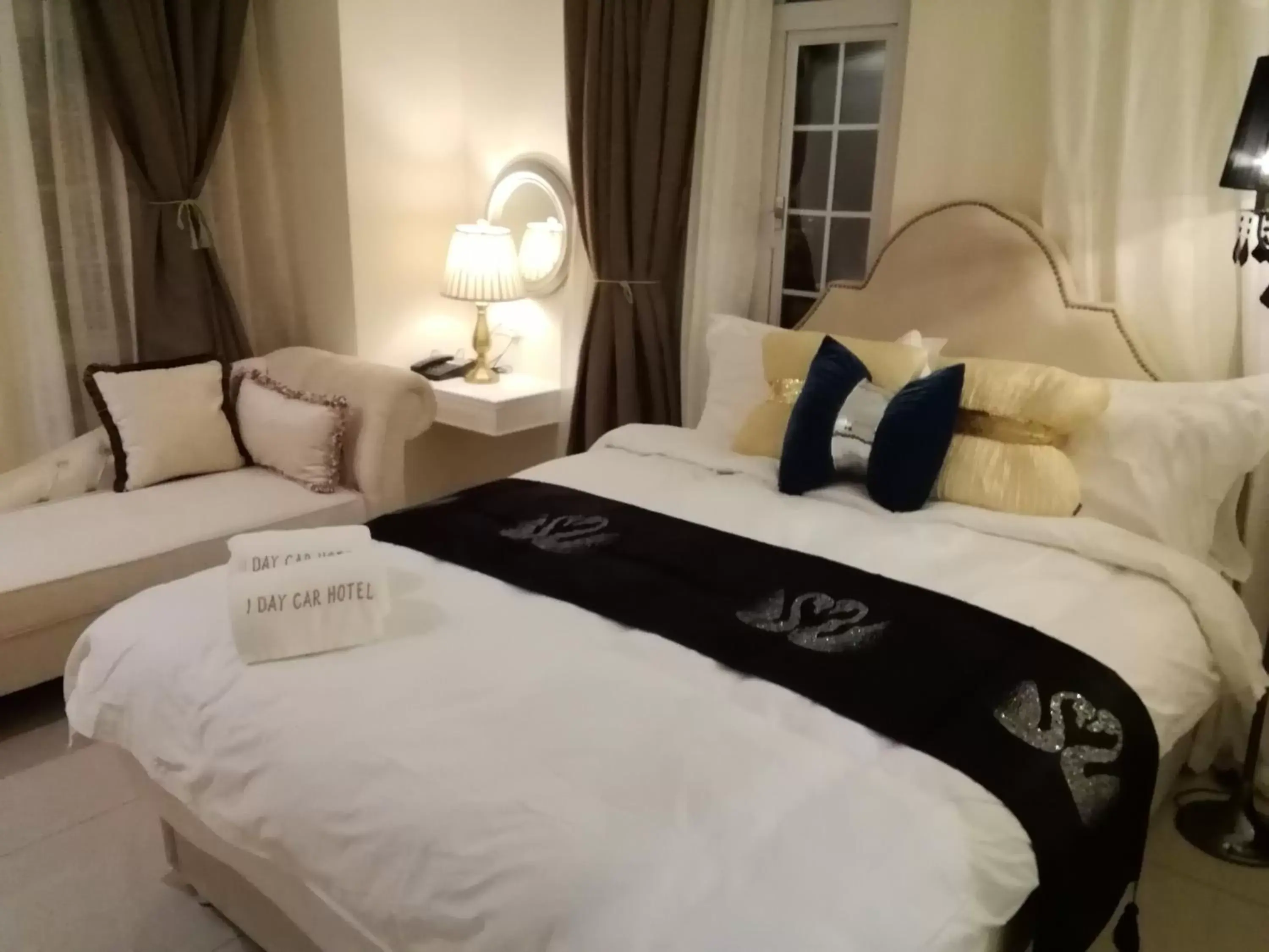 Deluxe Double Room in 1 Day Car Hotel Station 18 Deluxe Double Room in 1 Day Car Hotel Station 18