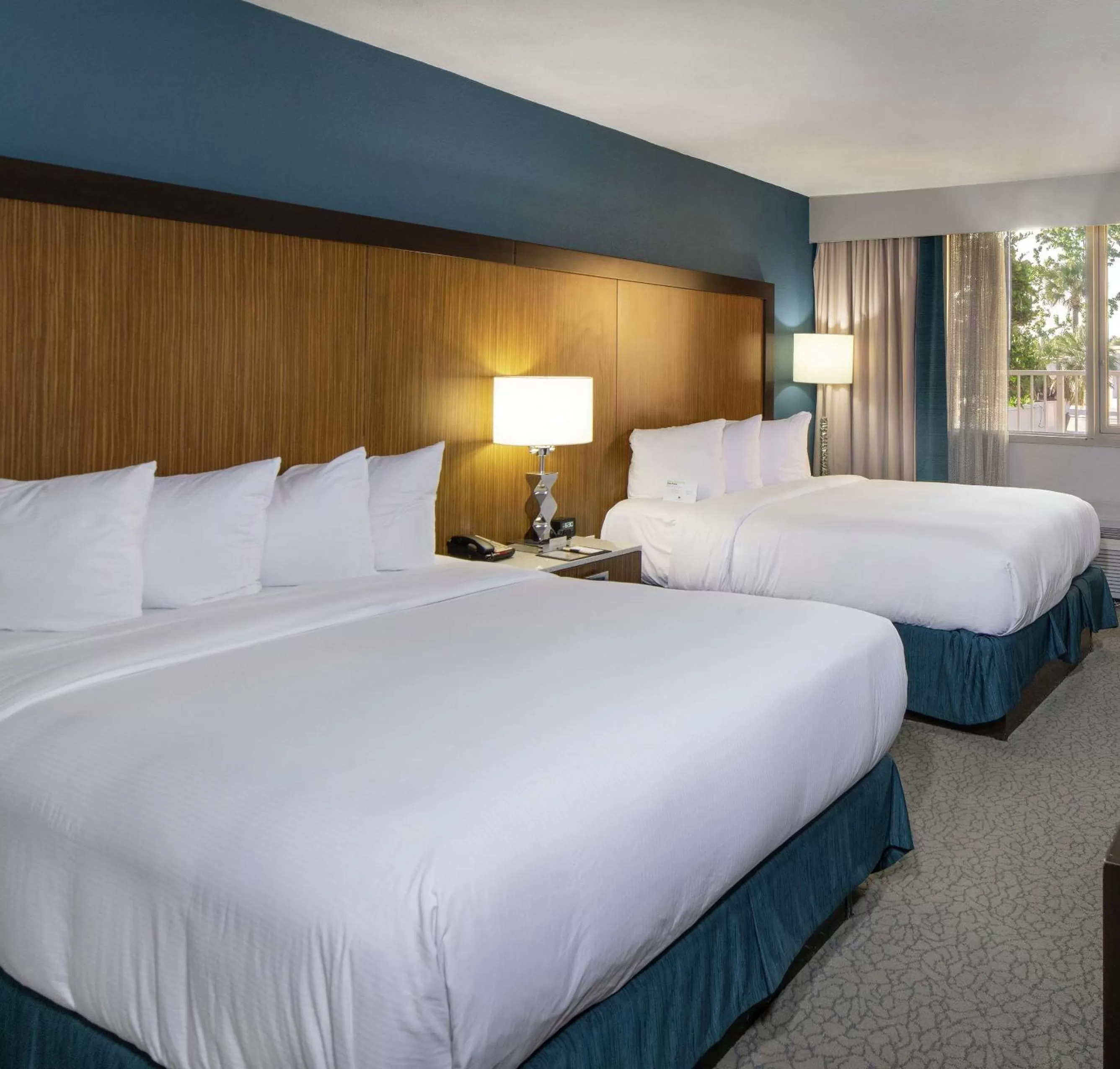 Bed in DoubleTree by Hilton Hotel Jacksonville Airport