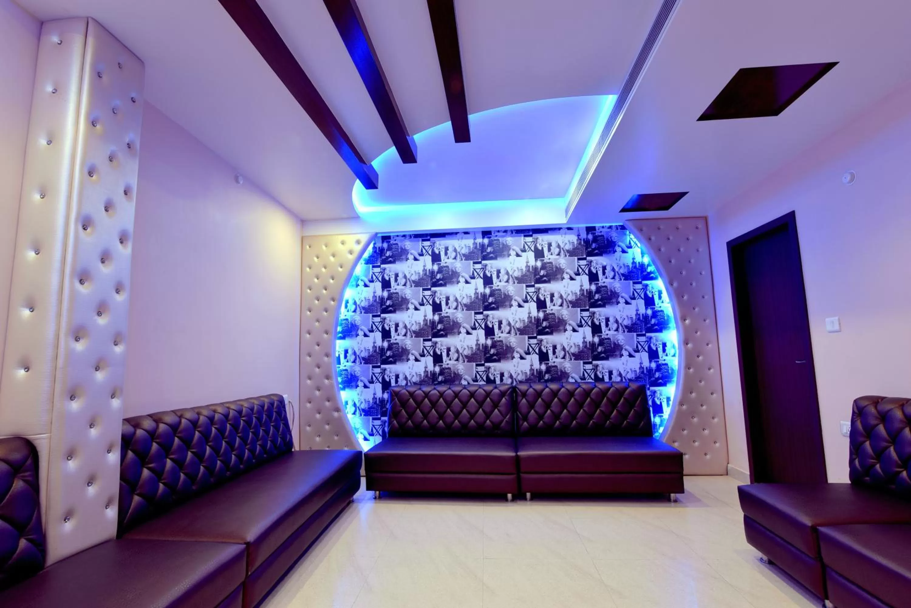 Lounge or bar in Hotel Kama International