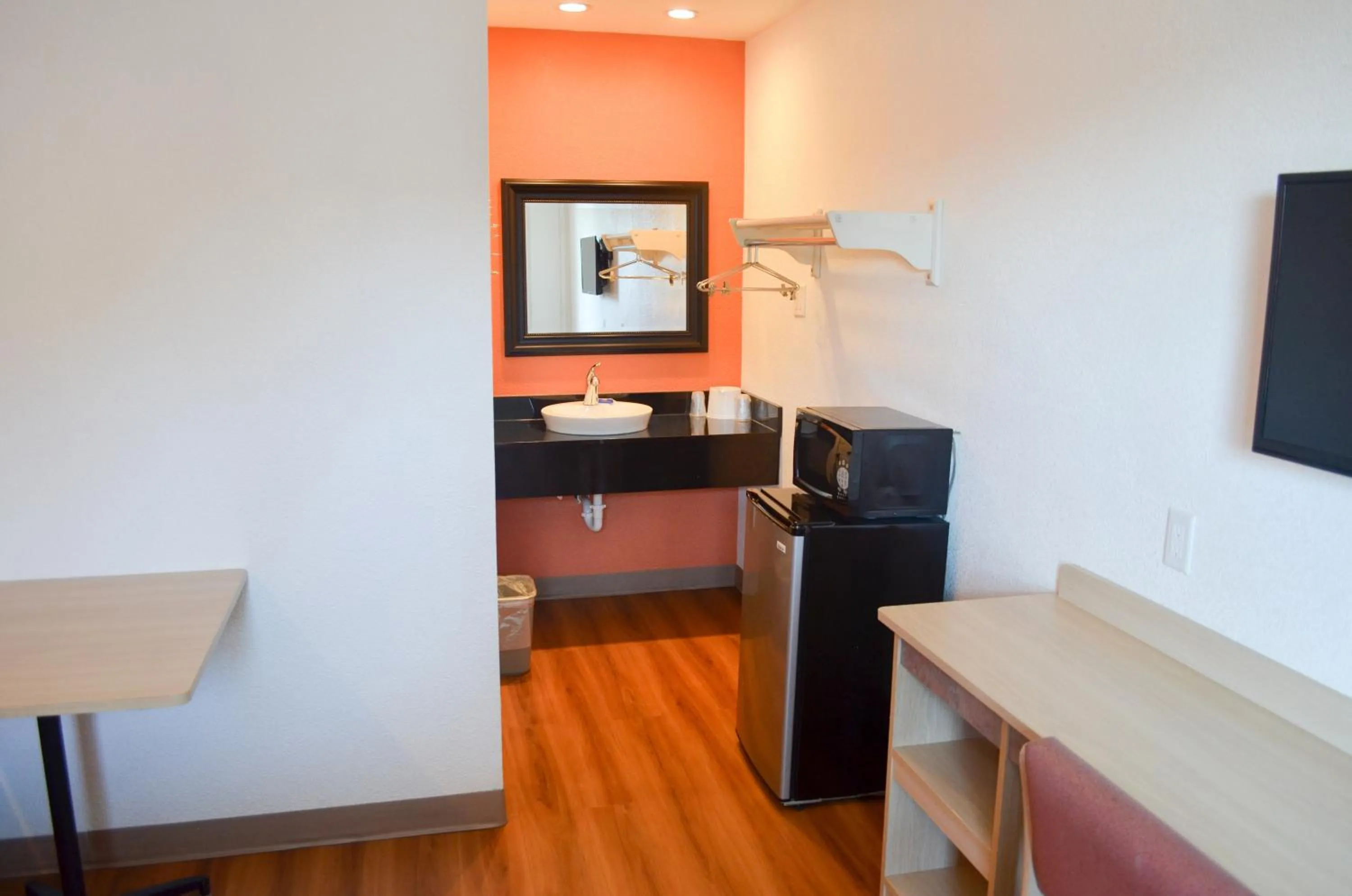 Decorative detail in Motel 6 Lost Hills / Buttonwillow Racetrack