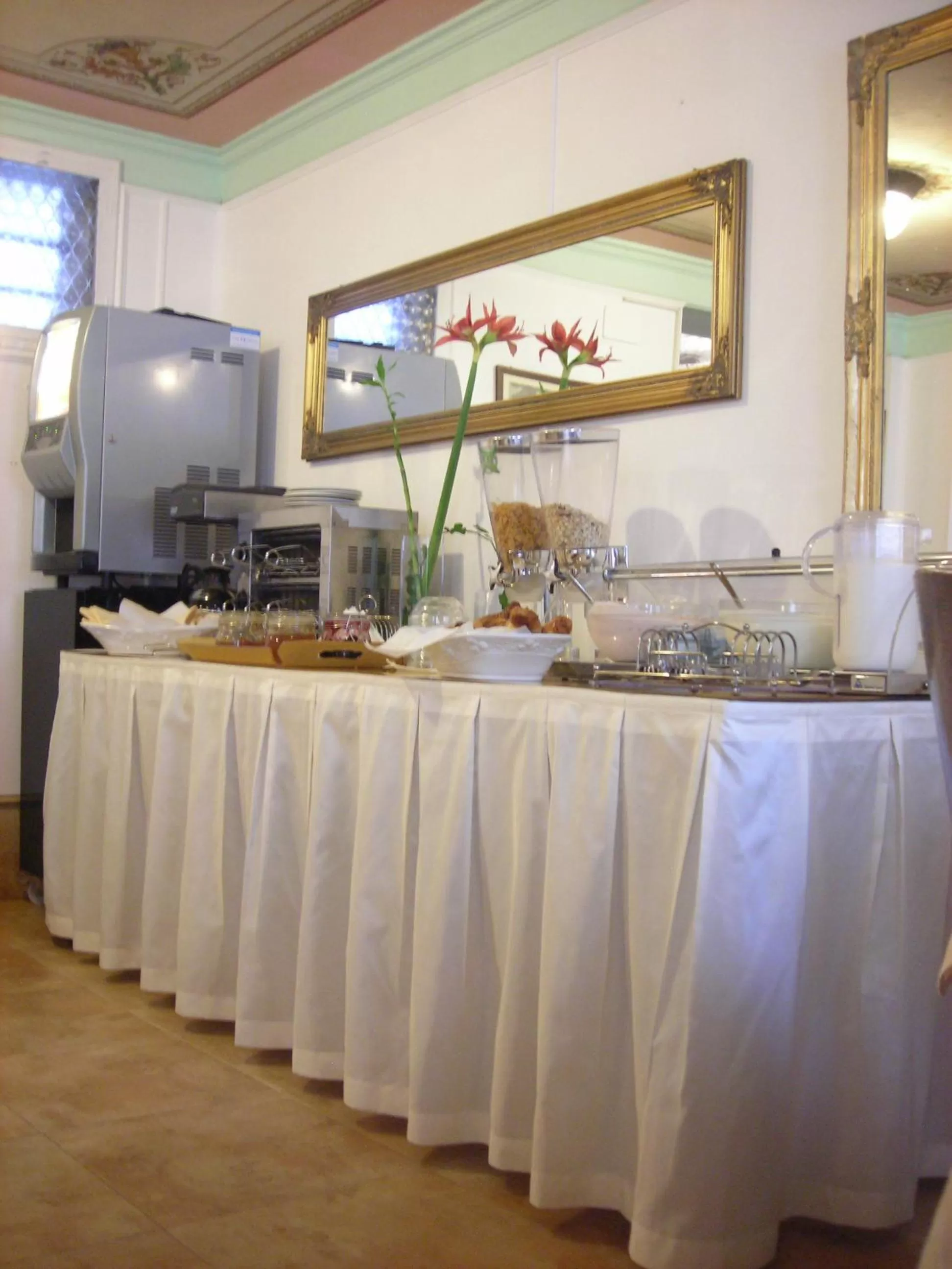 Restaurant/places to eat in Albergo Marin