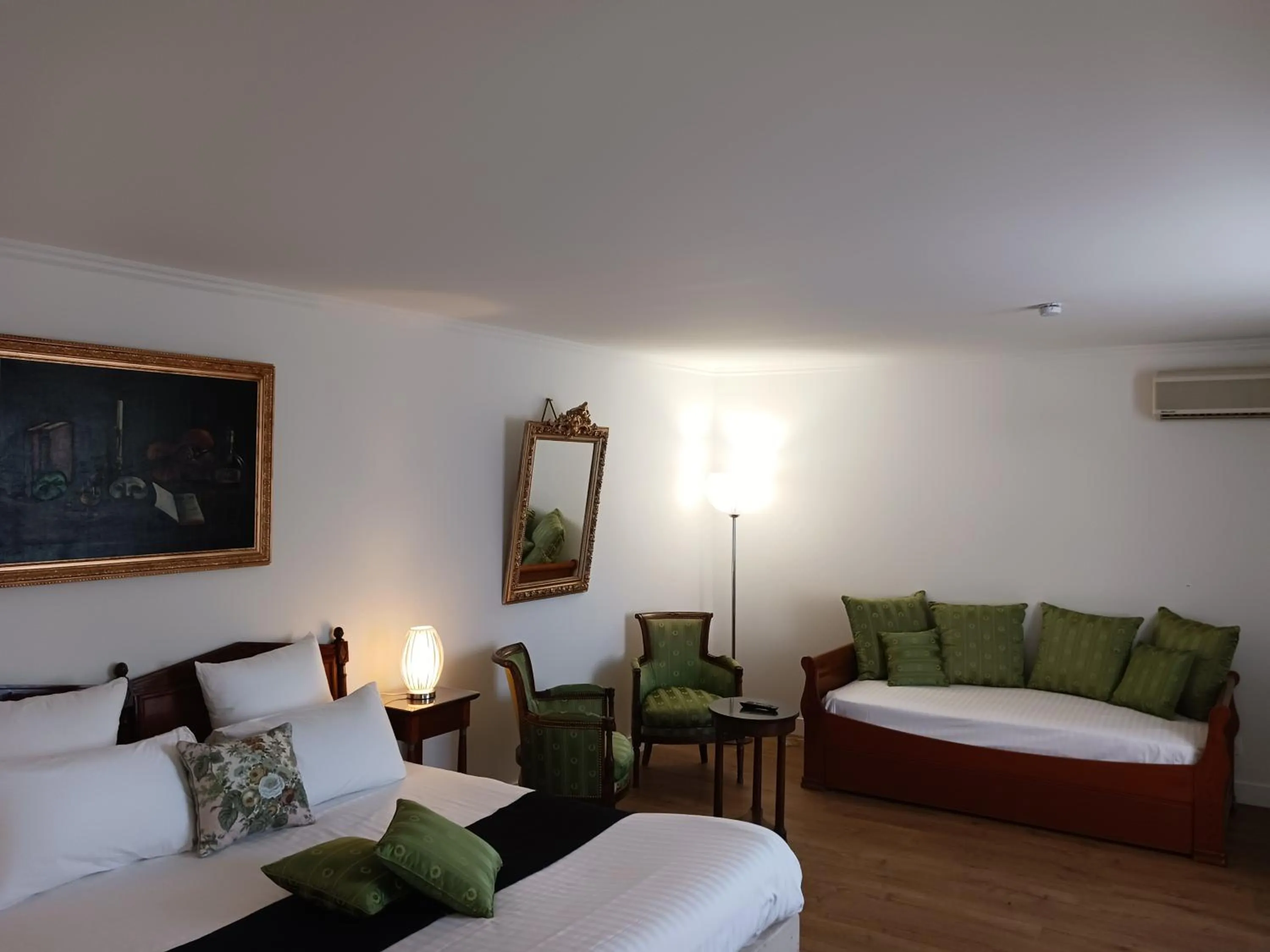 HOTEL LA COGNETTE A 25 Kilomètres de Châteauroux et 30 Kilomètres de Bourges