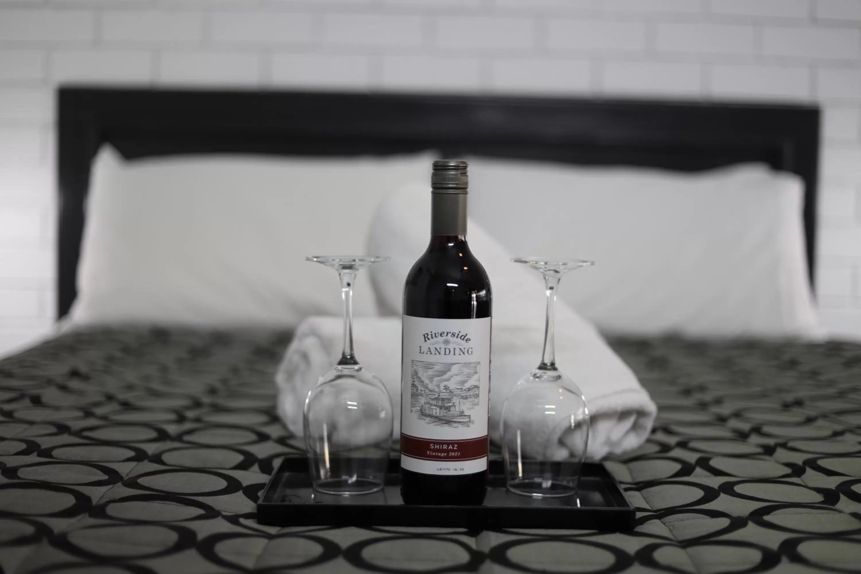 Drinks in The Town House Motor Inn