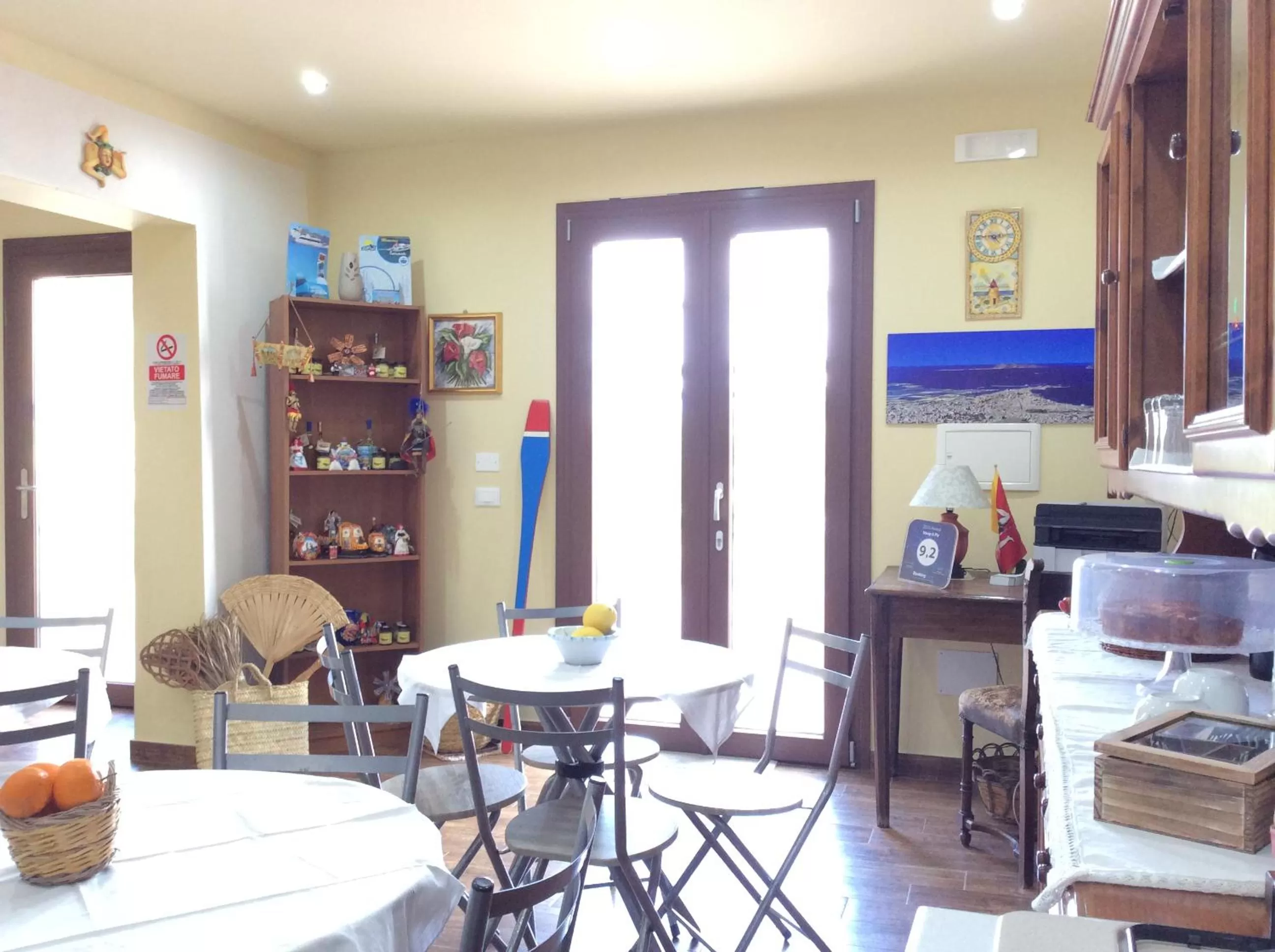 Communal lounge/ TV room in SiciliAntica