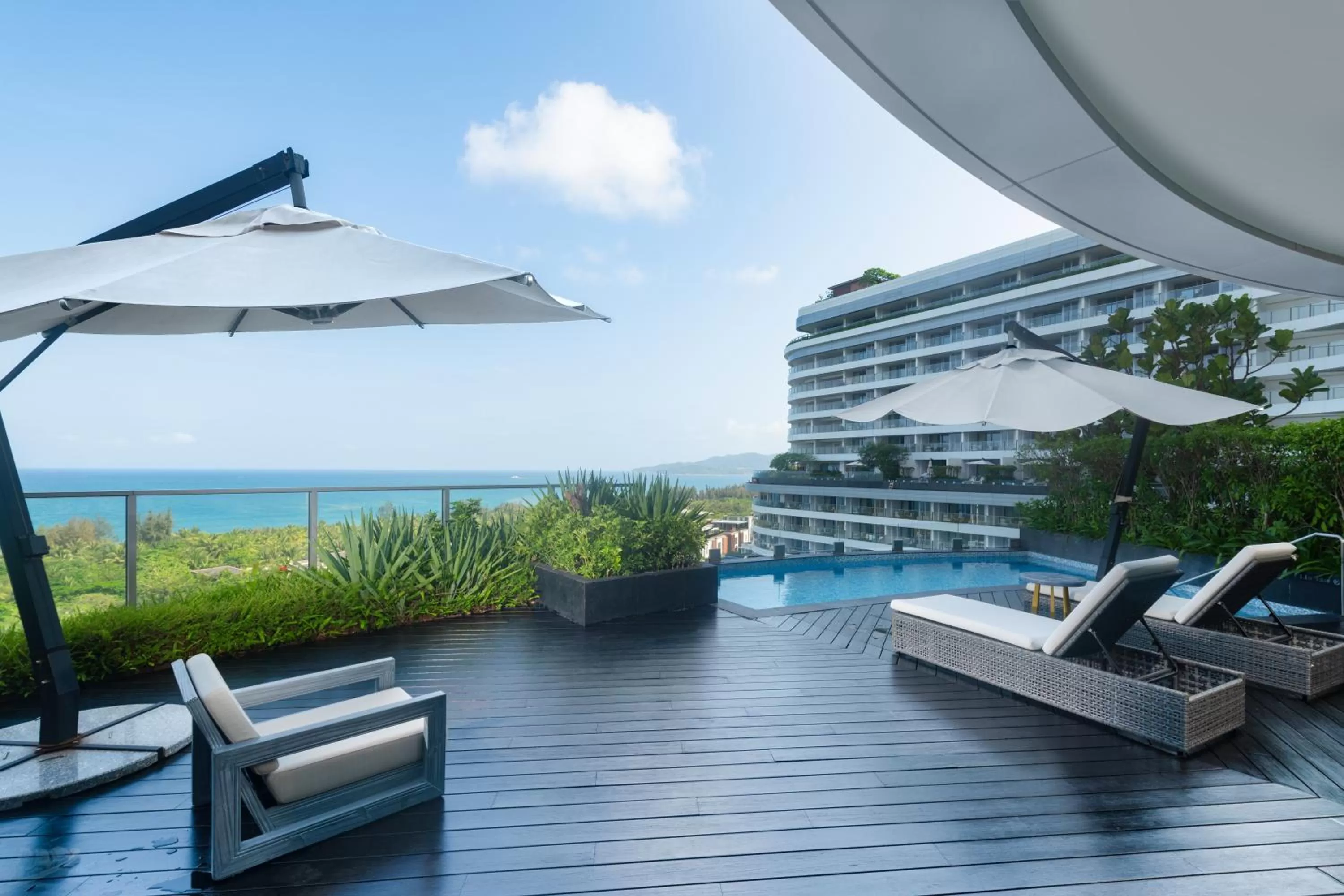 Swimming pool in Rosewood Sanya