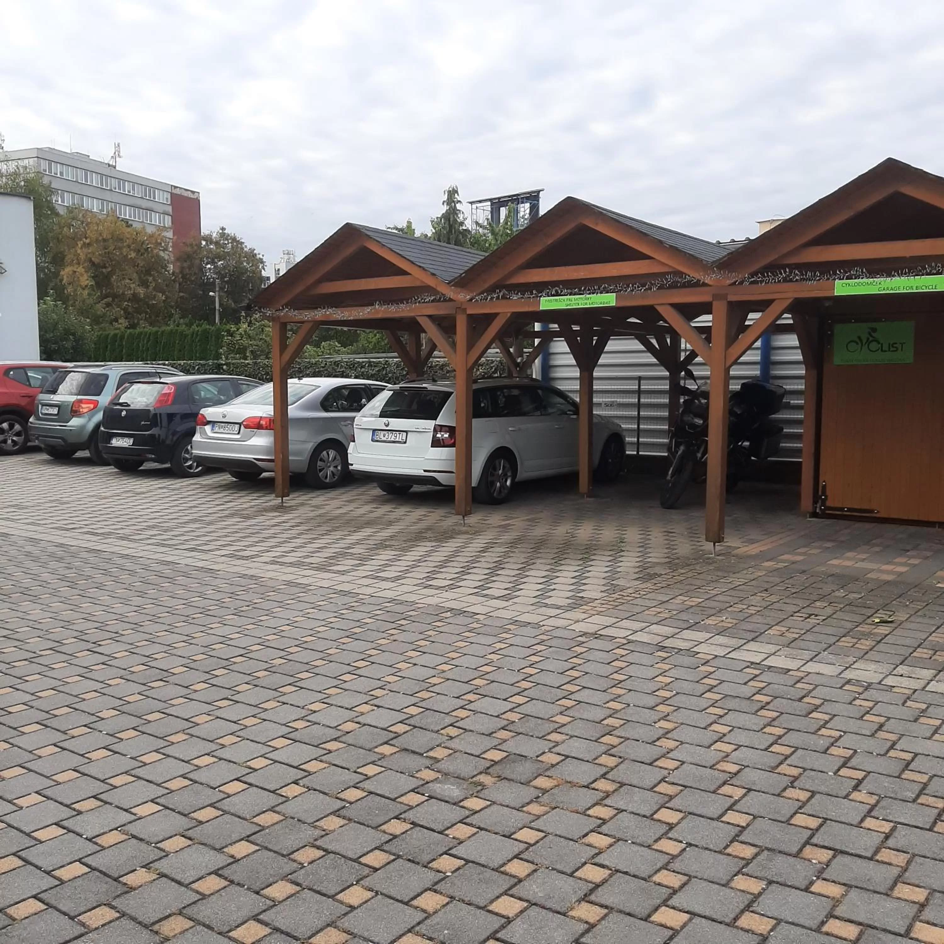 Parking in garni Hotel S.O.G.* * *