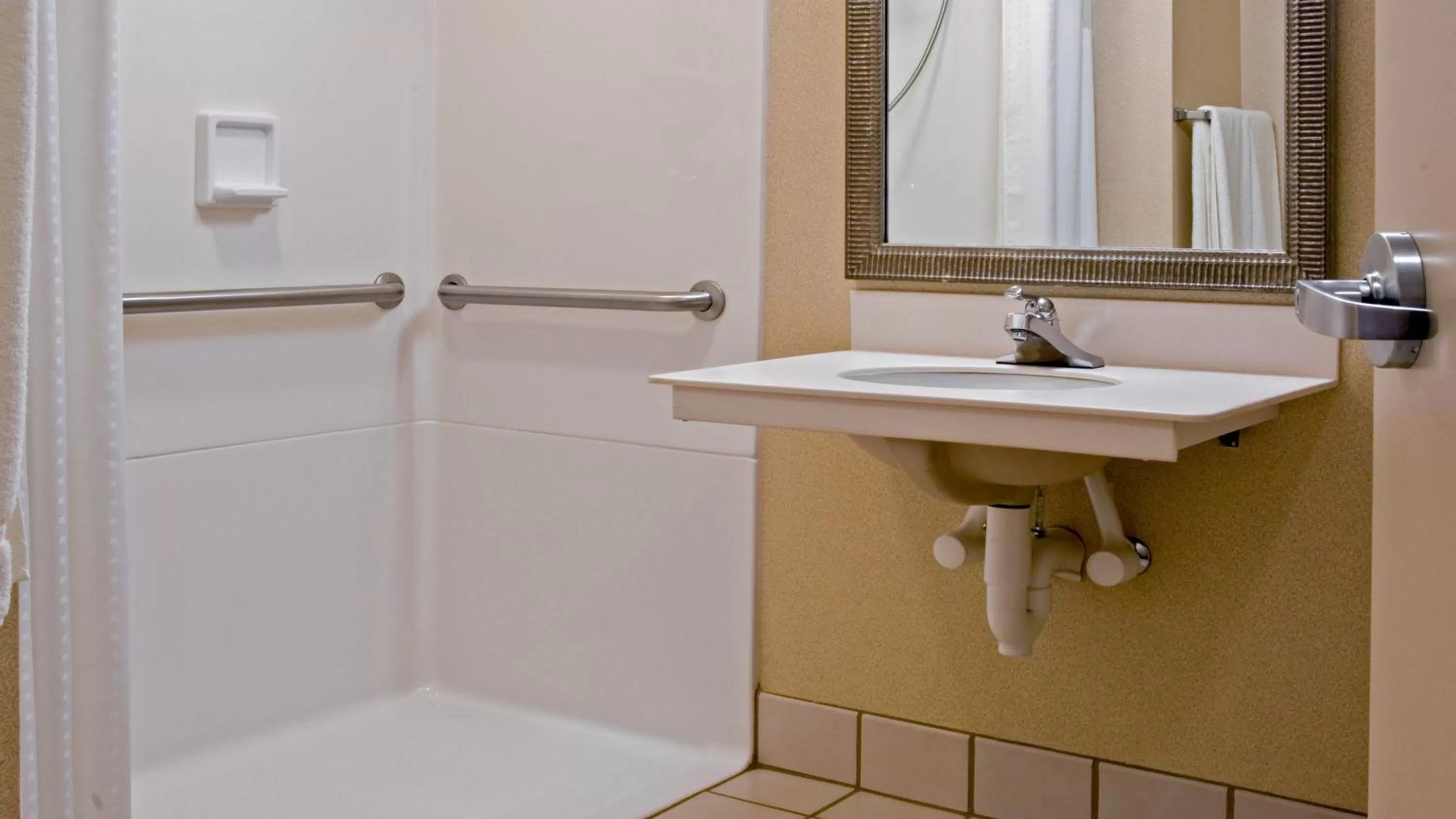 Shower in Quality Inn Horseheads