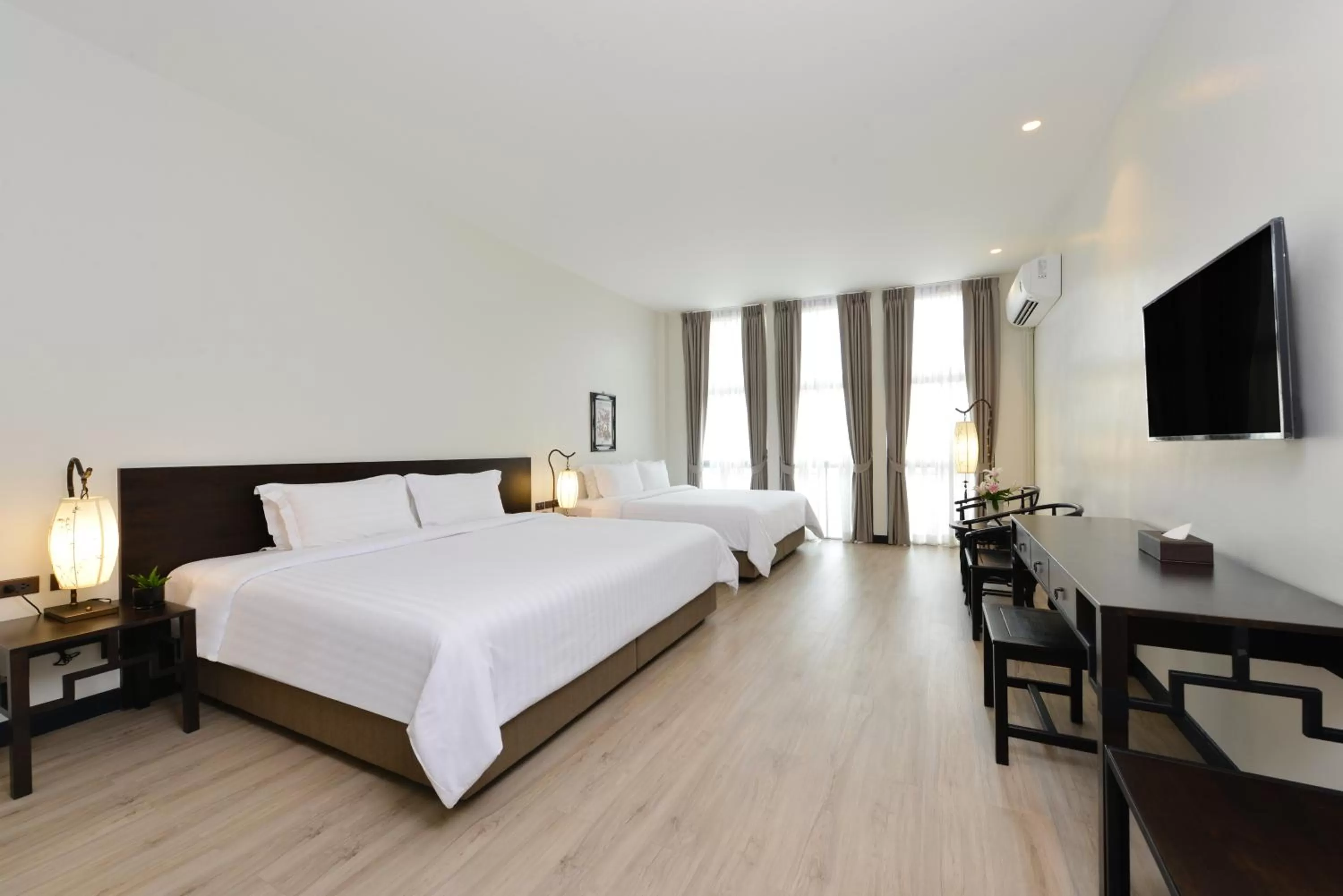 Photo of the whole room, Bed in Oldthaiheng Hotel