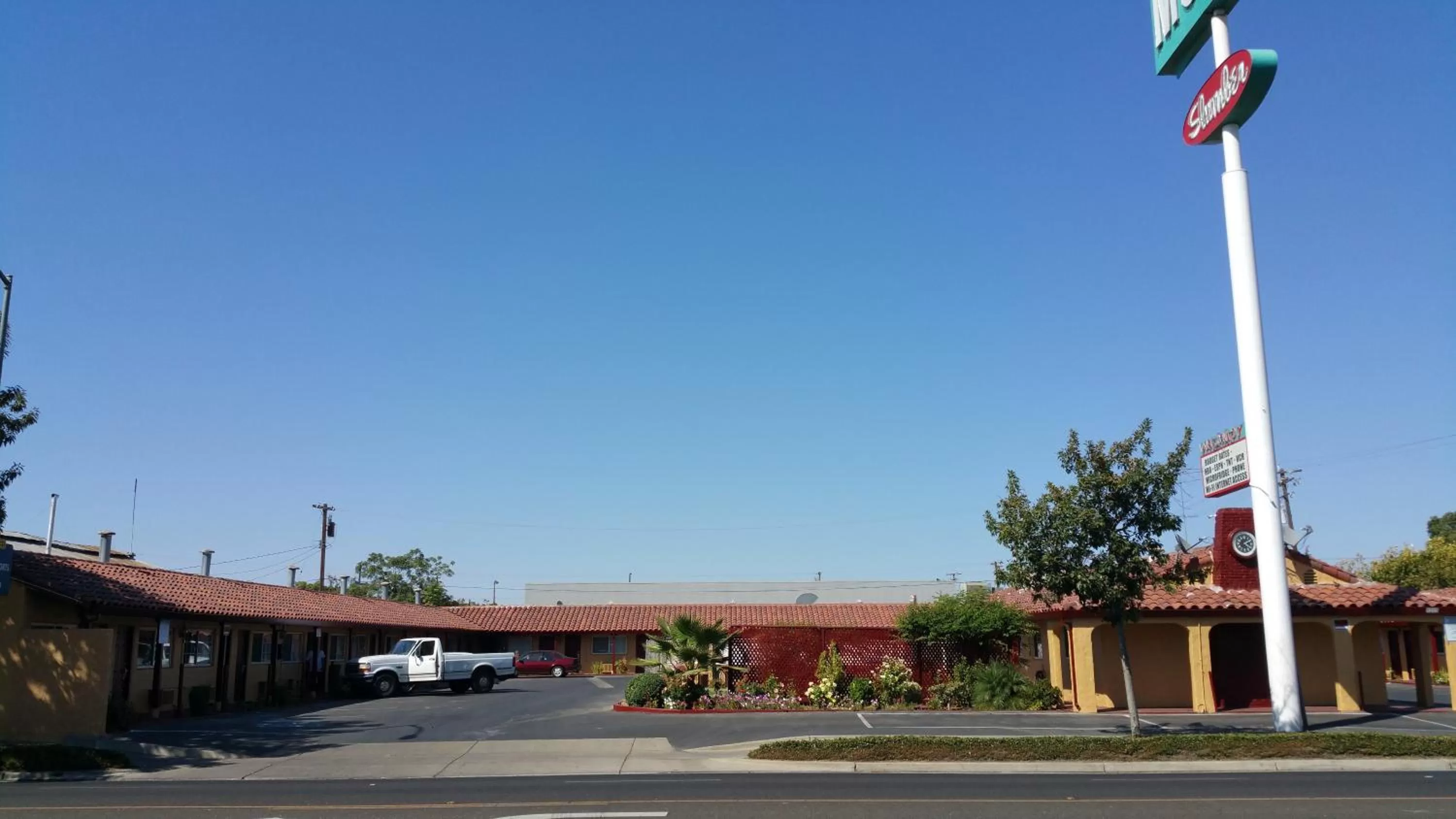 Street view in Slumber Motel