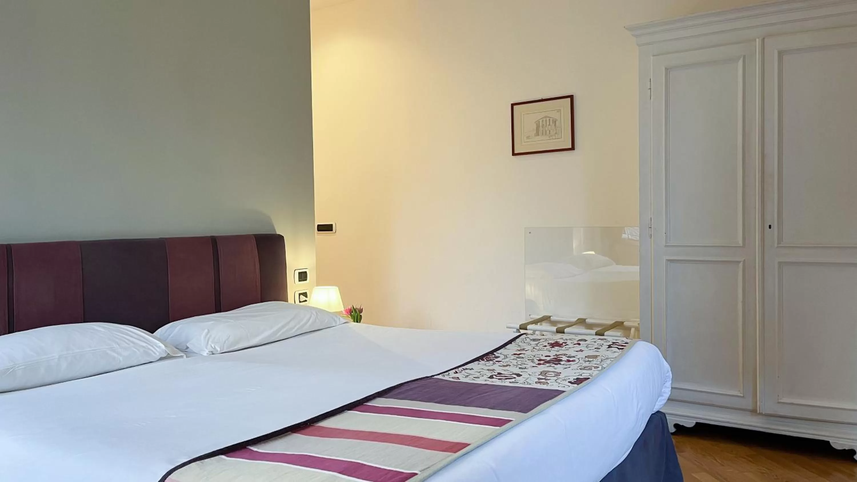 Photo of the whole room, Bed in NTB Roma B&B