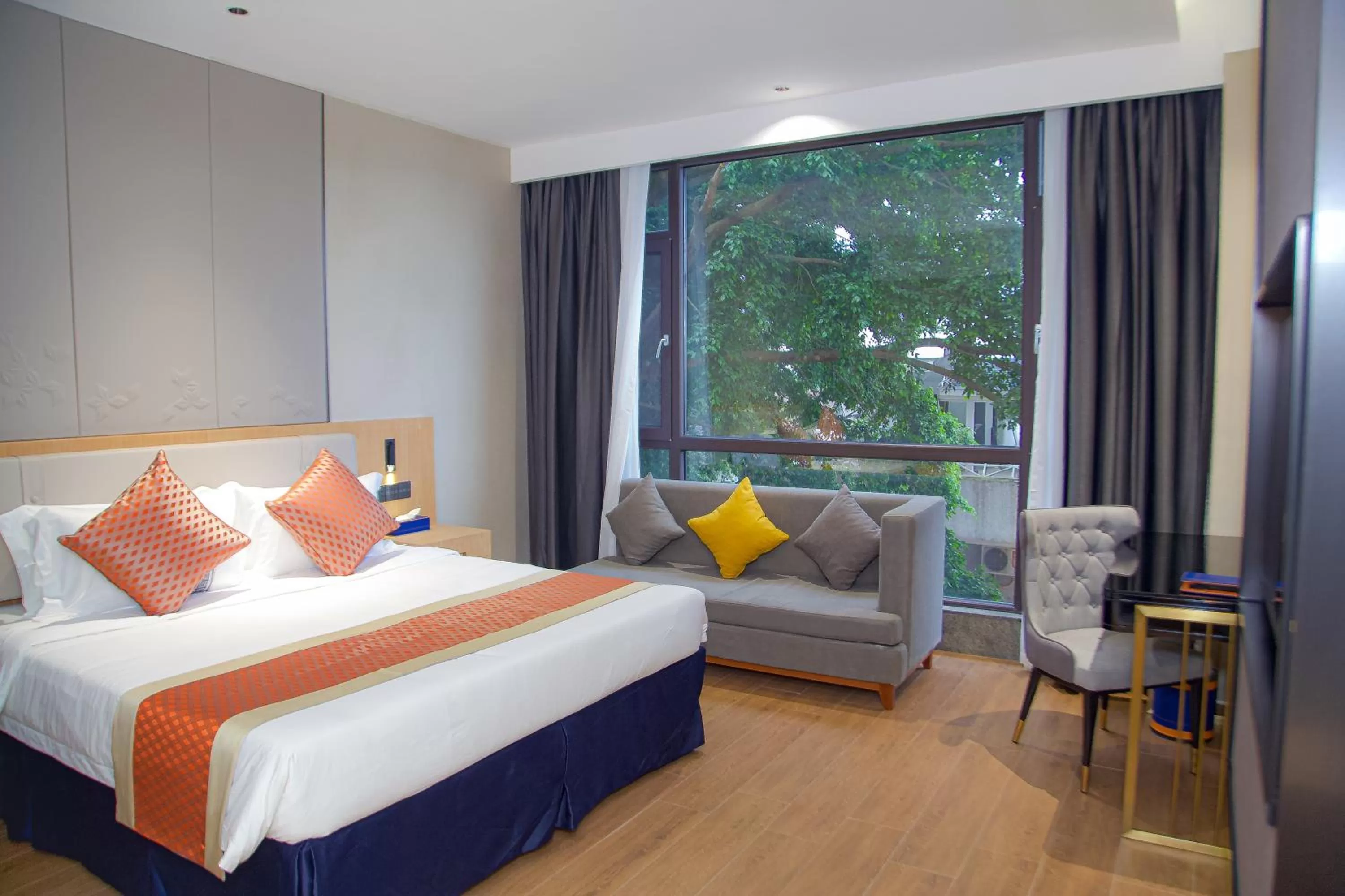 Photo of the whole room, Bed in Hôtel FAMILLE MONDIALE