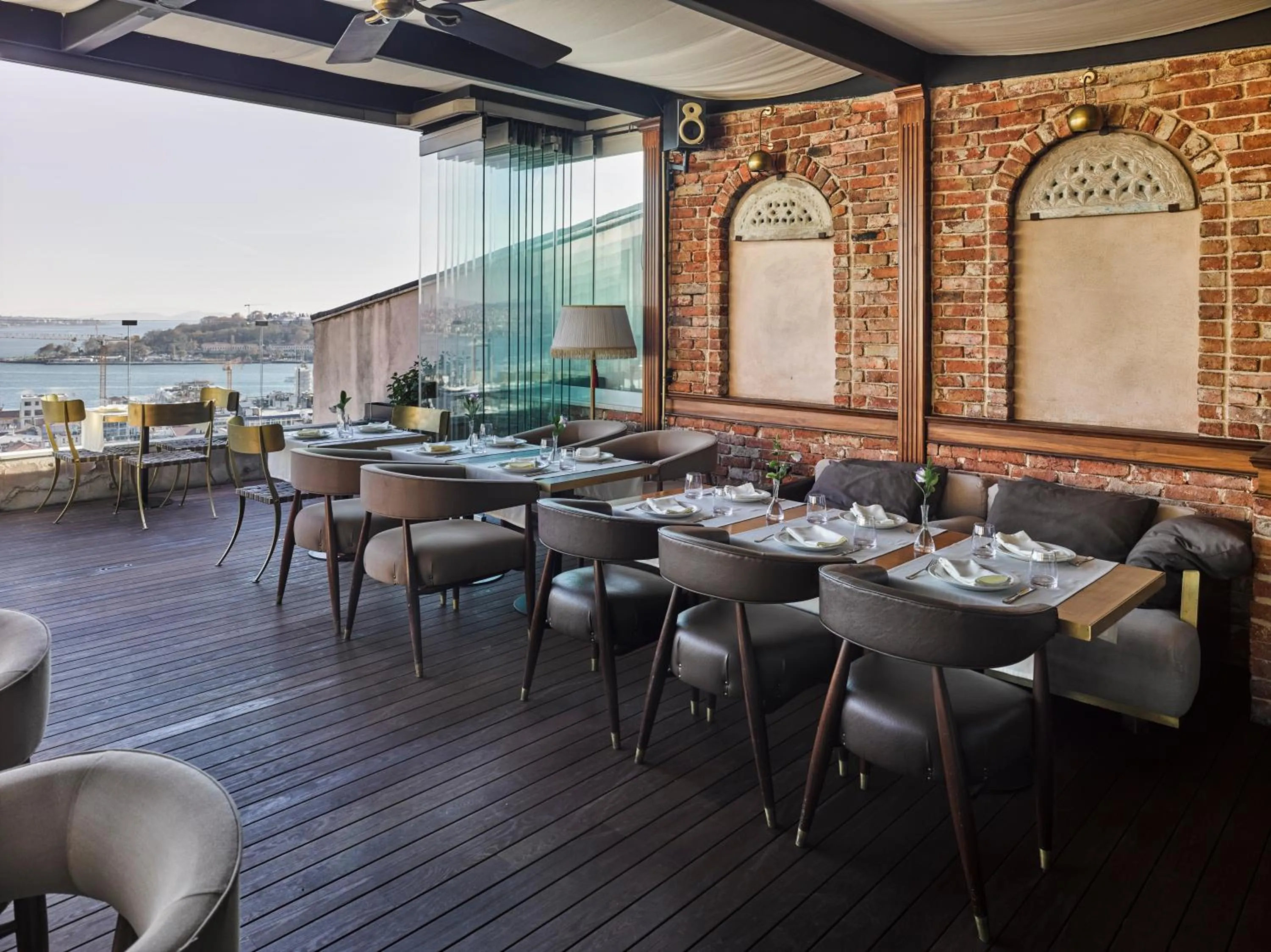 Restaurant/places to eat in Georges Hotel Galata